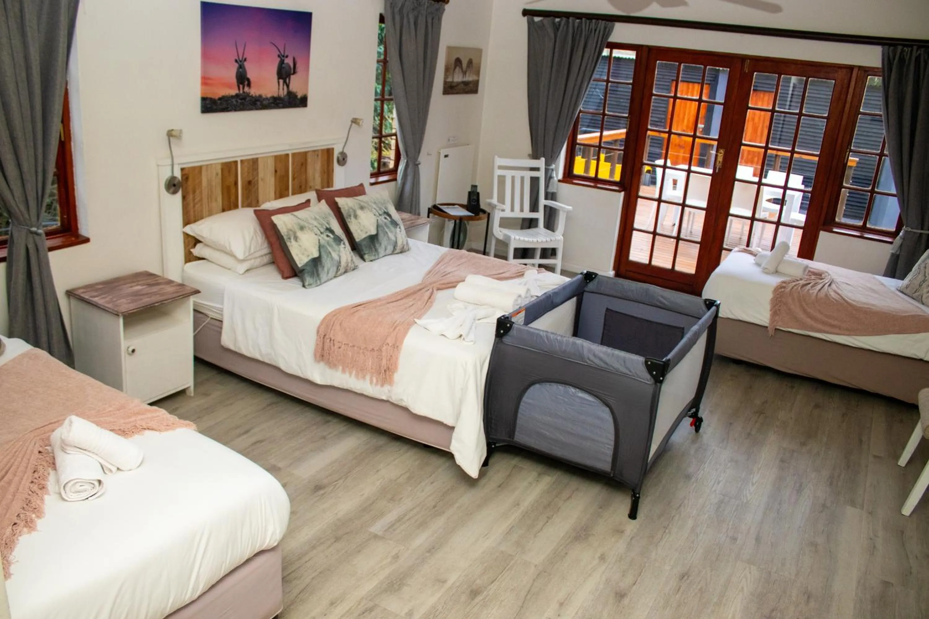 Photo of the whole room, Bed in Storms River Guest Lodge