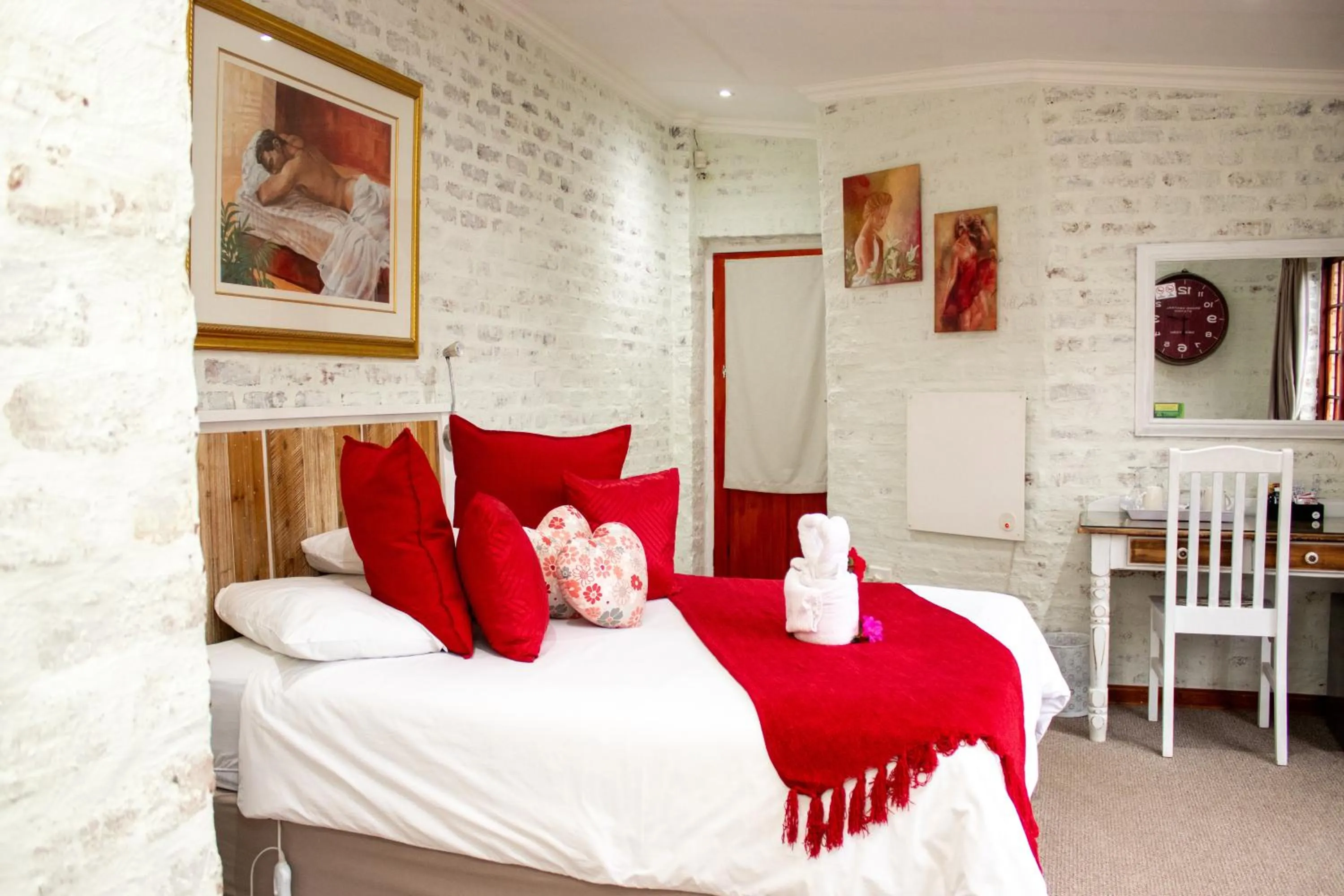 Bedroom, Bed in Storms River Guest Lodge