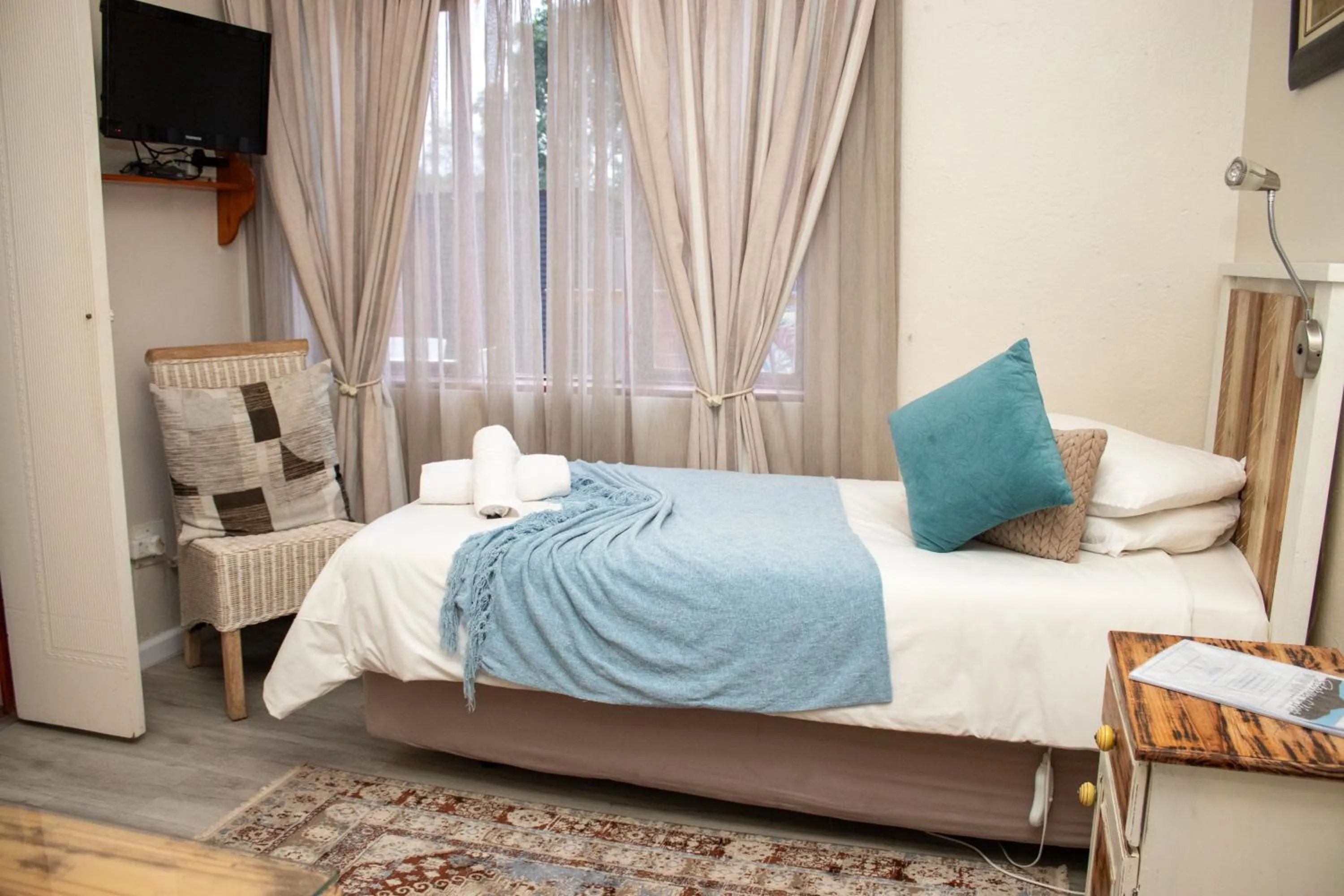 Photo of the whole room, Bed in Storms River Guest Lodge