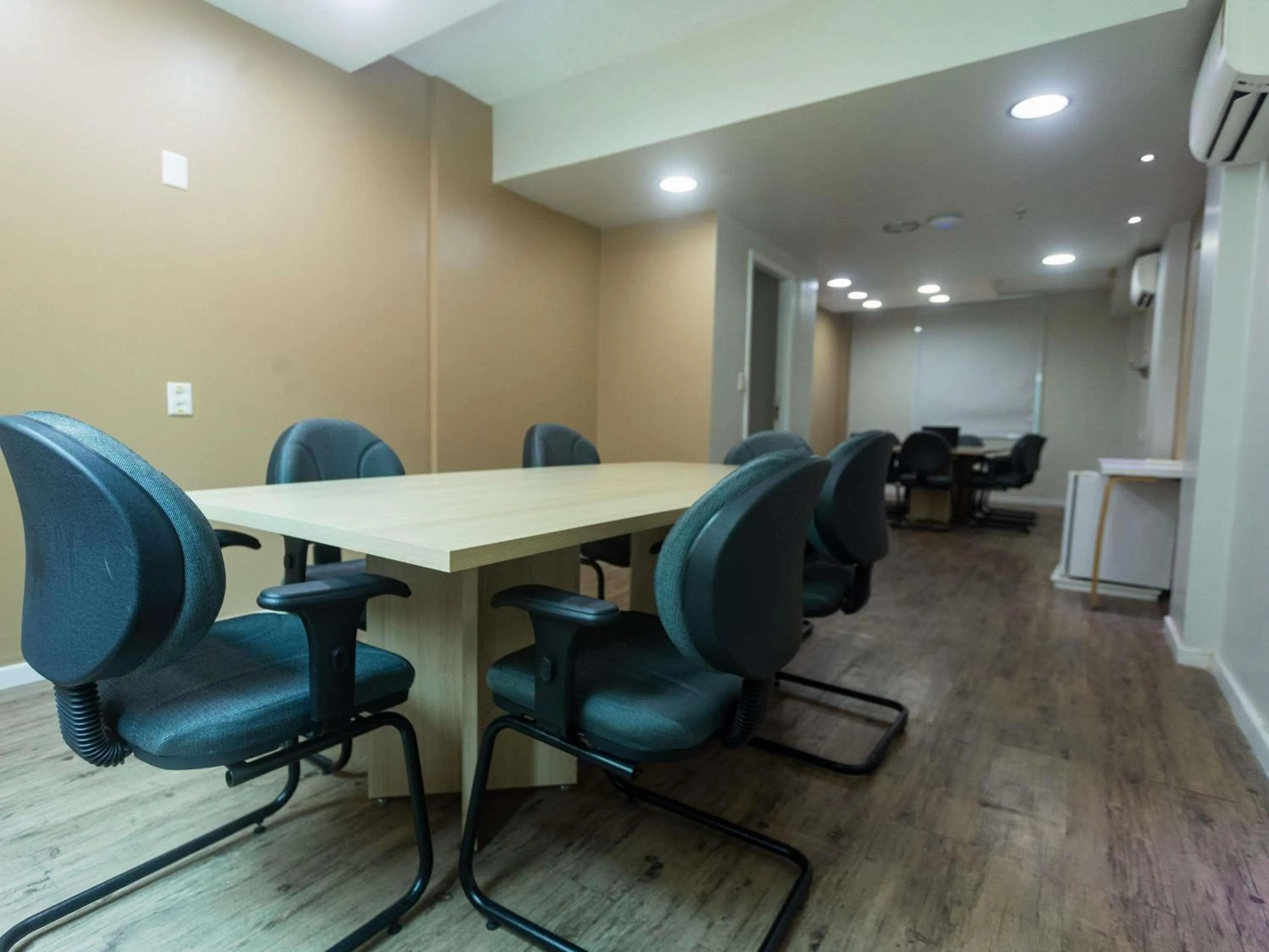 Meeting/conference room in ibis Styles Manaus