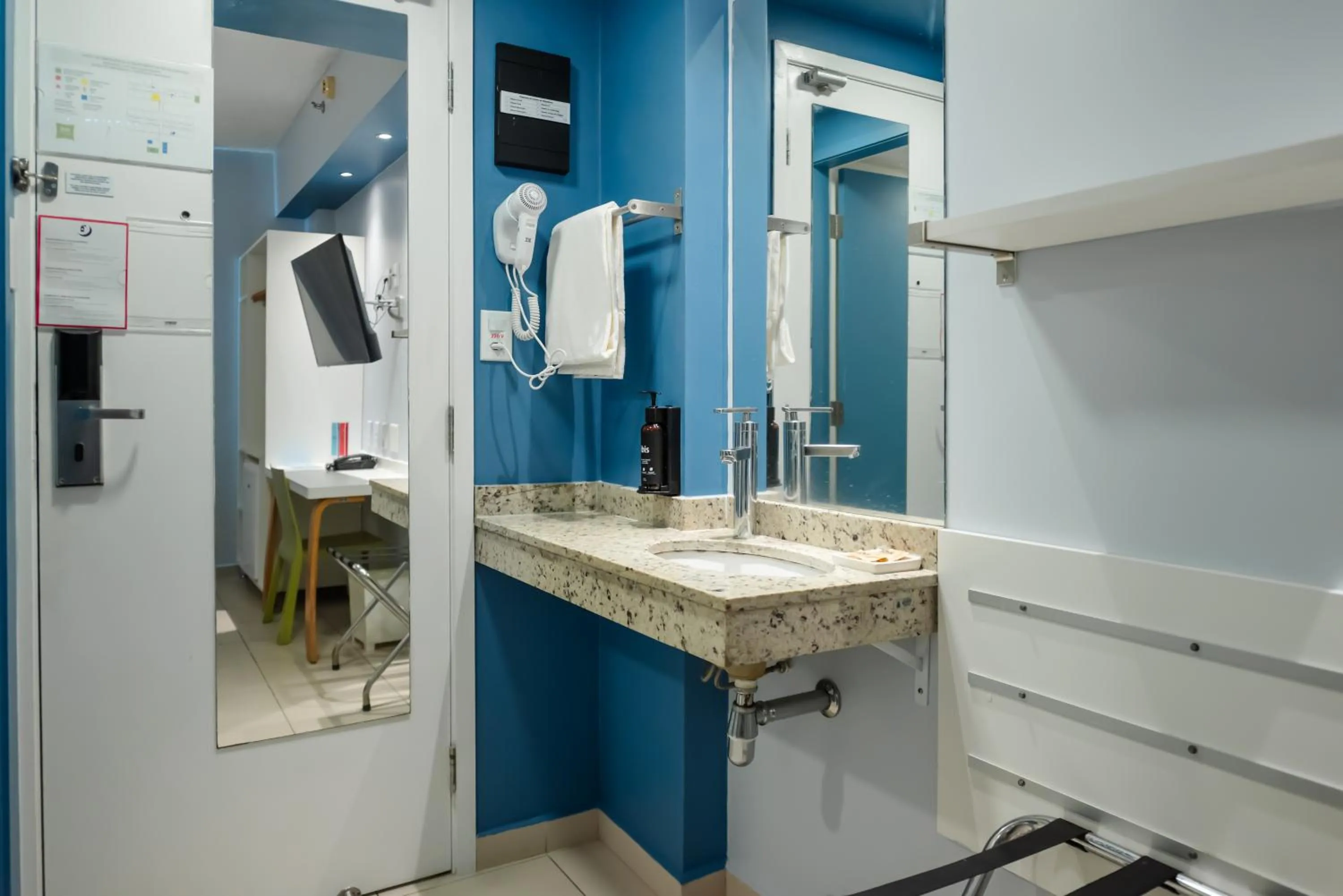 Shower in ibis Styles Manaus