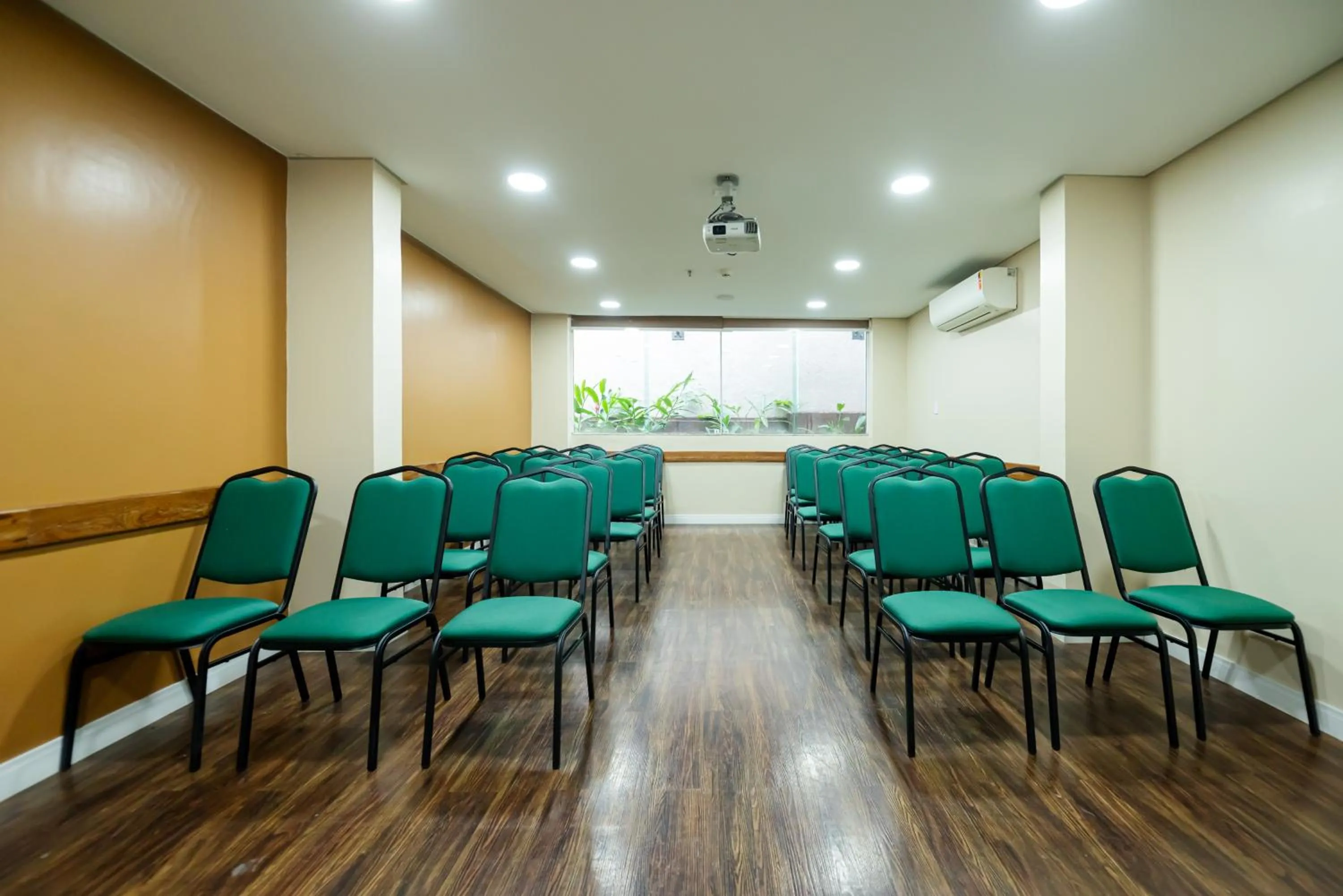 Meeting/conference room in ibis Styles Manaus