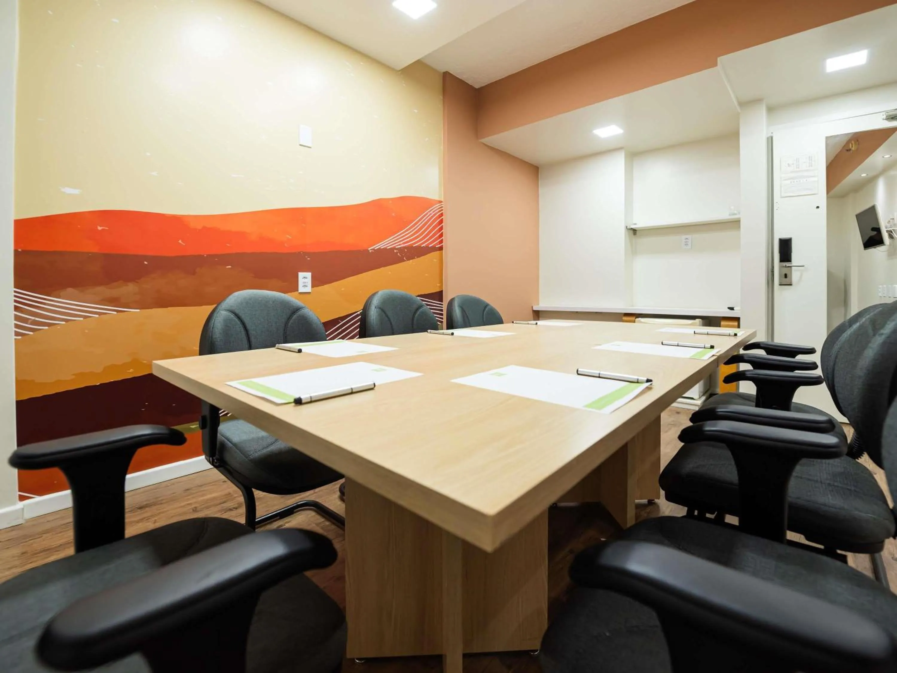 Meeting/conference room in ibis Styles Manaus