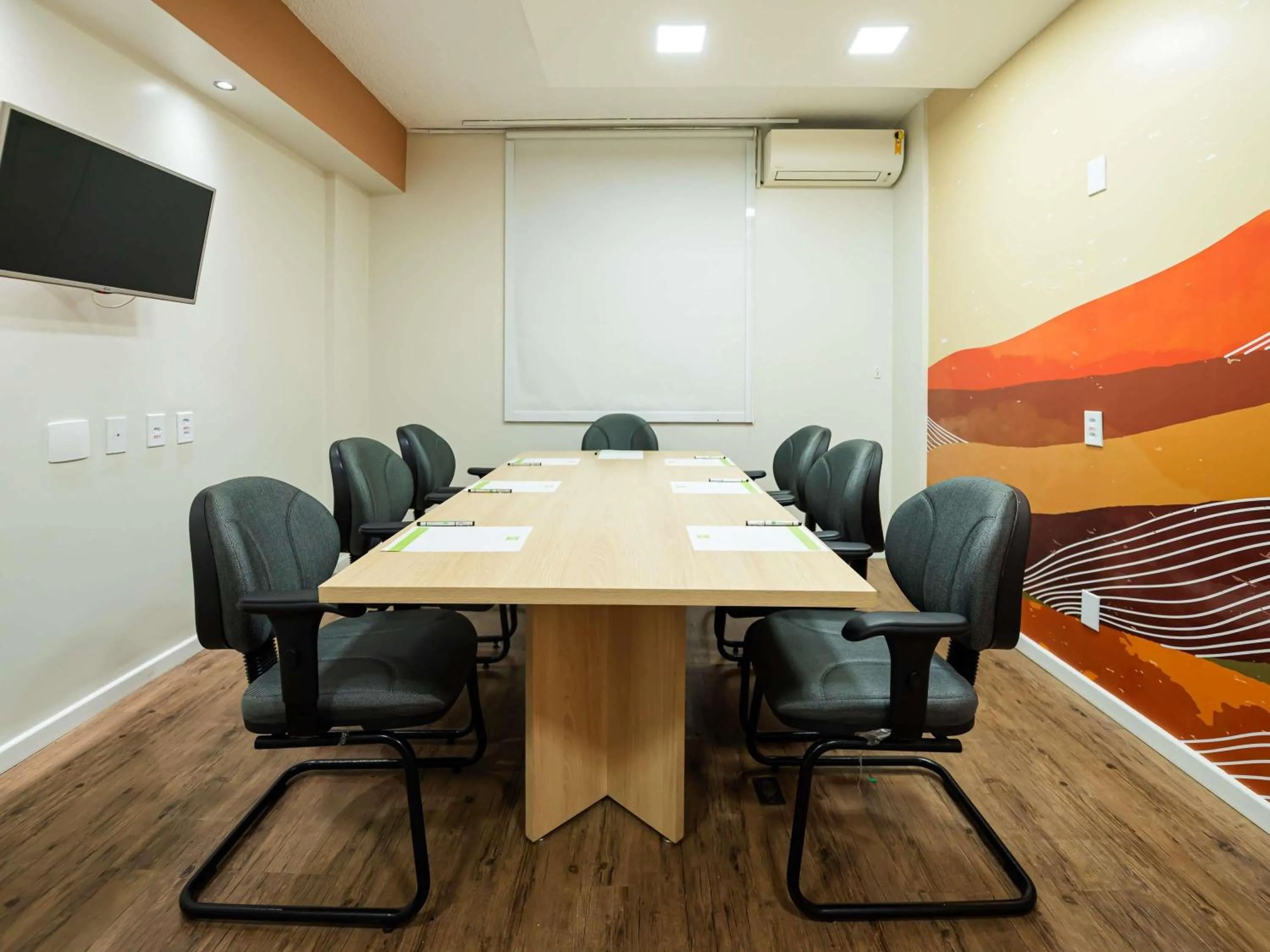 Meeting/conference room in ibis Styles Manaus