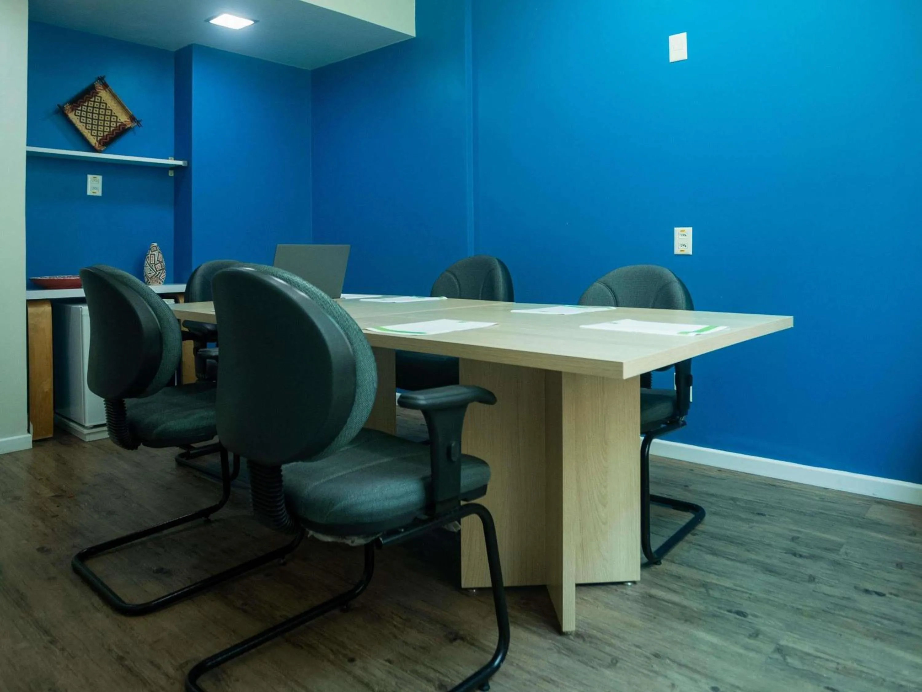 Meeting/conference room in ibis Styles Manaus