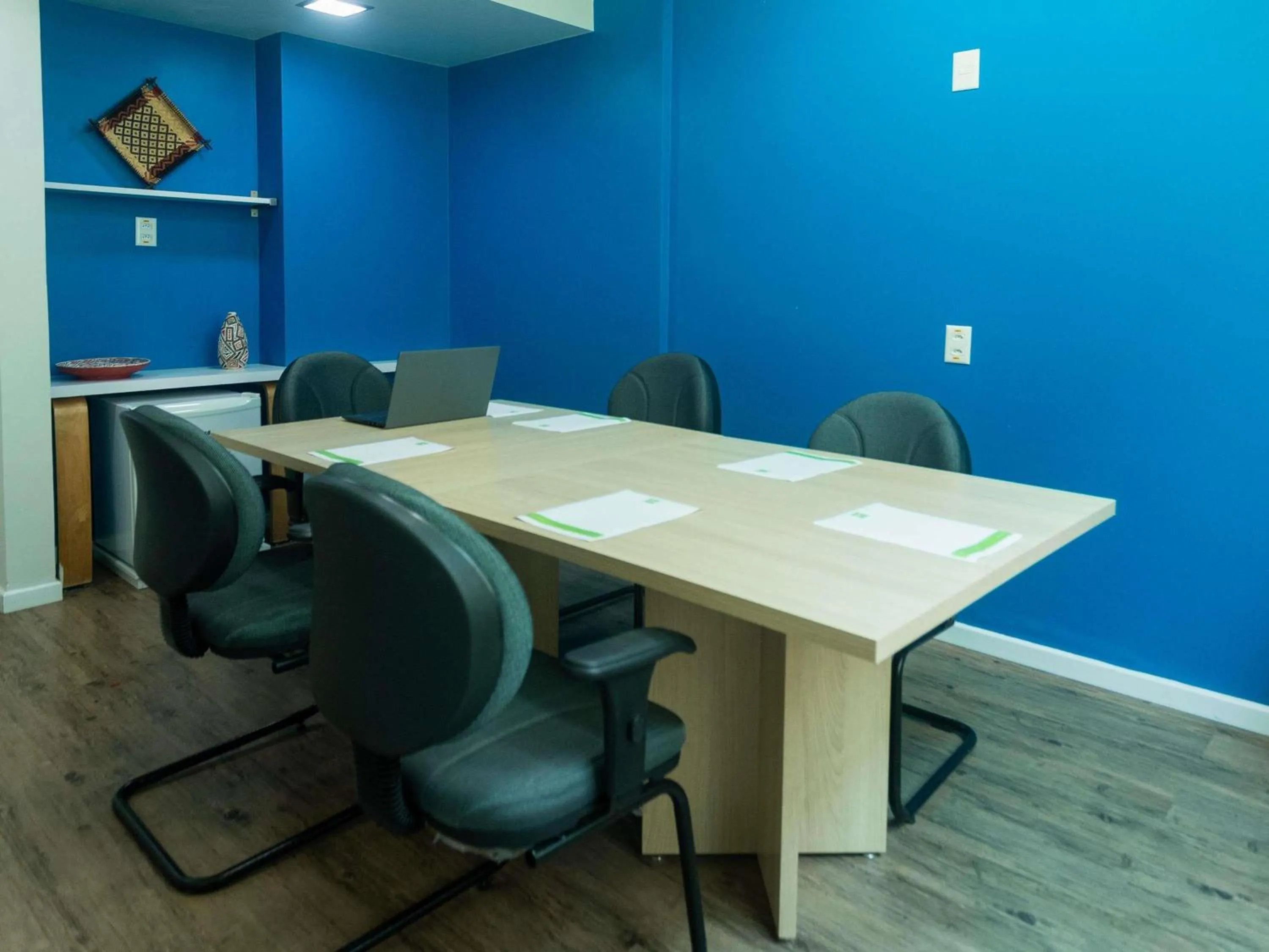 Meeting/conference room in ibis Styles Manaus