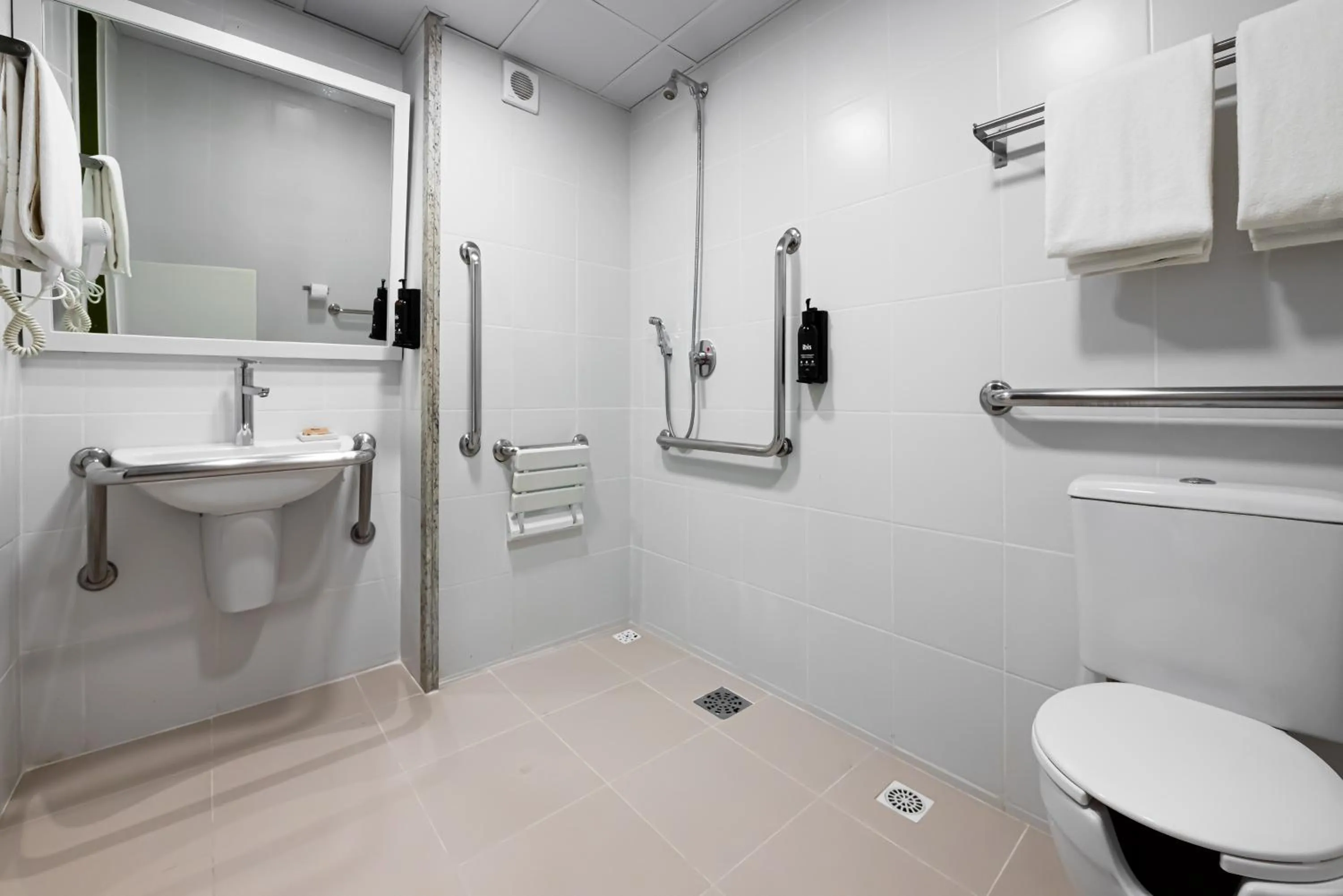 Shower in ibis Styles Manaus