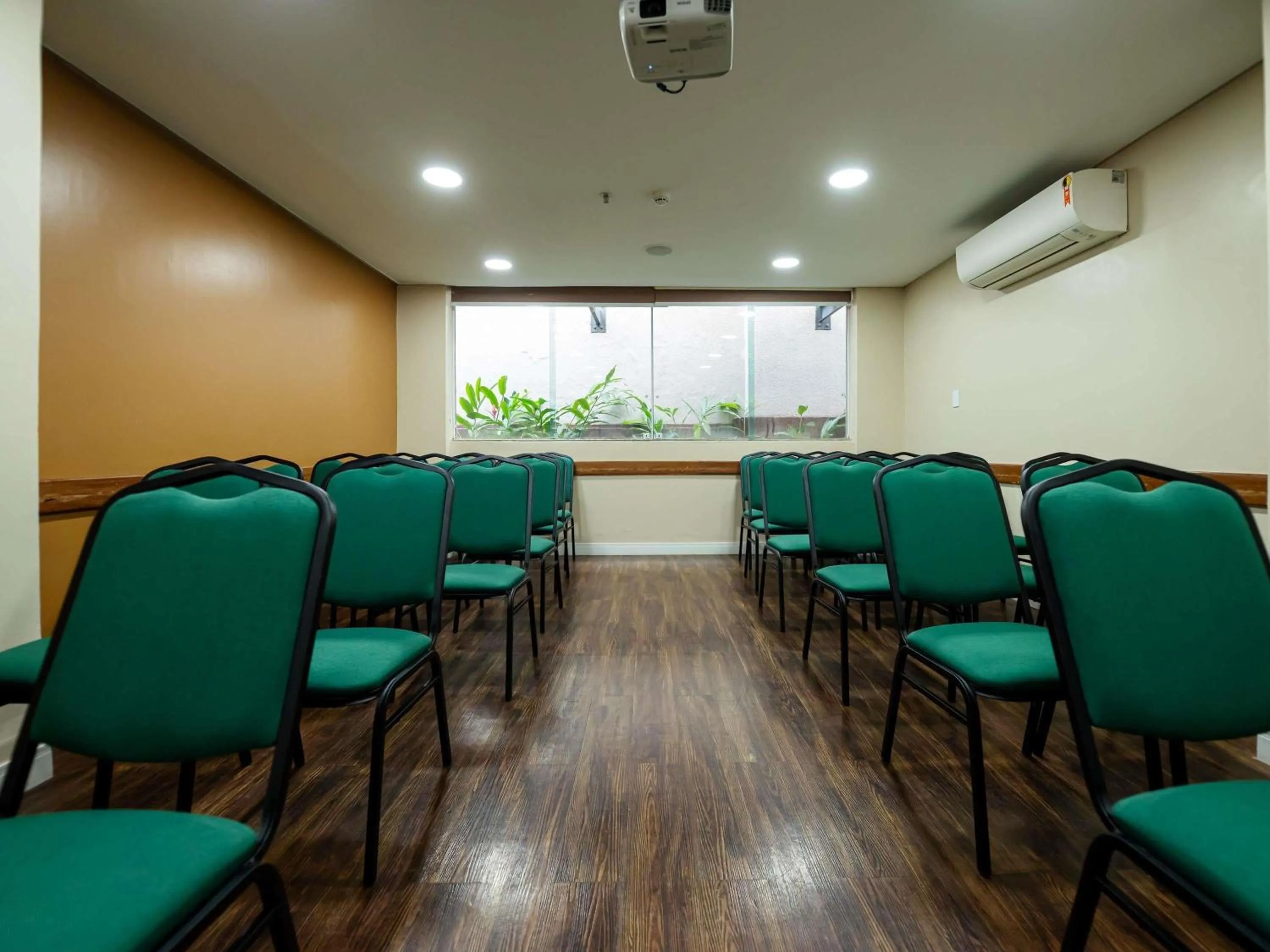 Meeting/conference room in ibis Styles Manaus