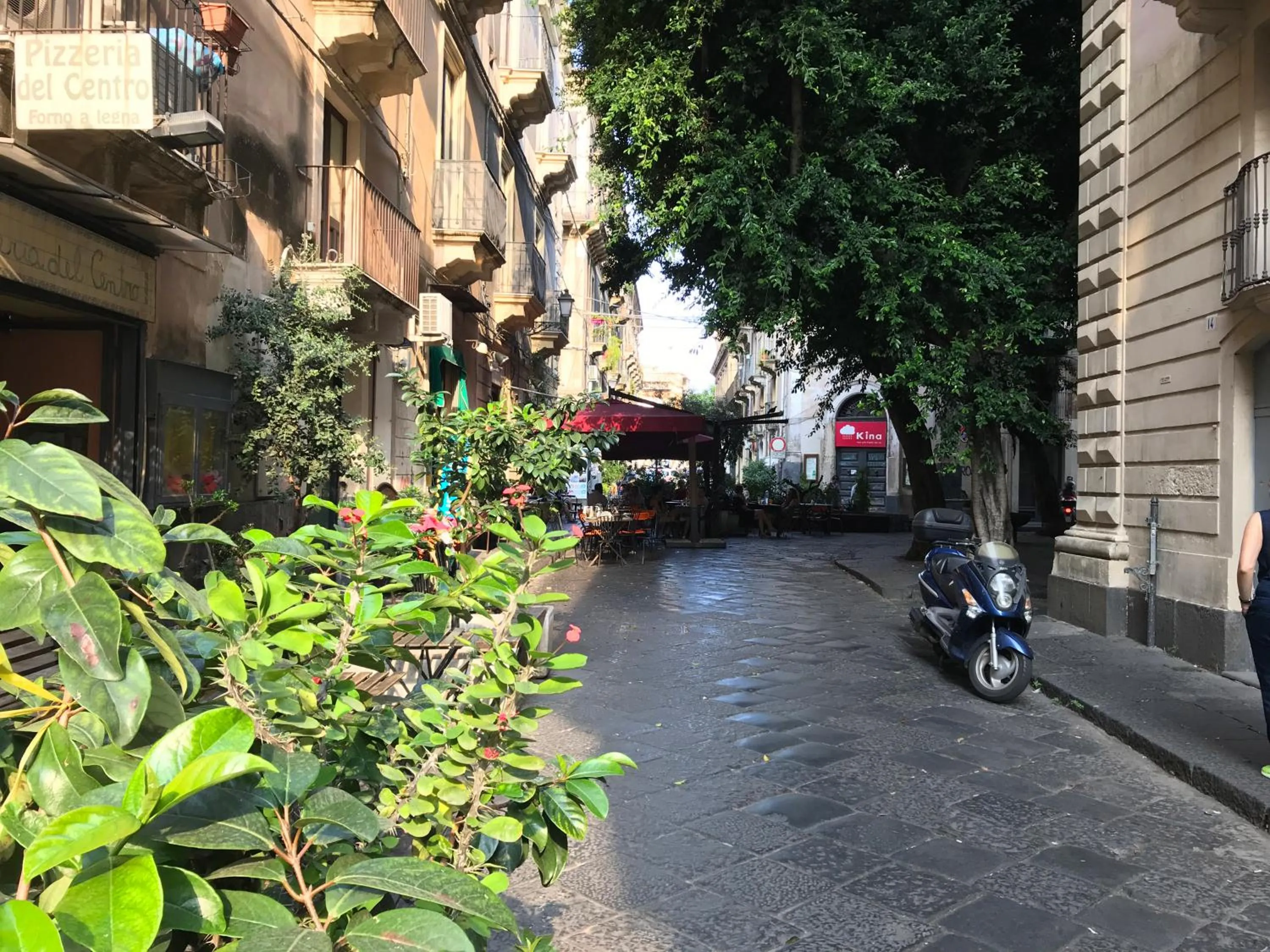 Neighbourhood in Khome Rooms & Apartment