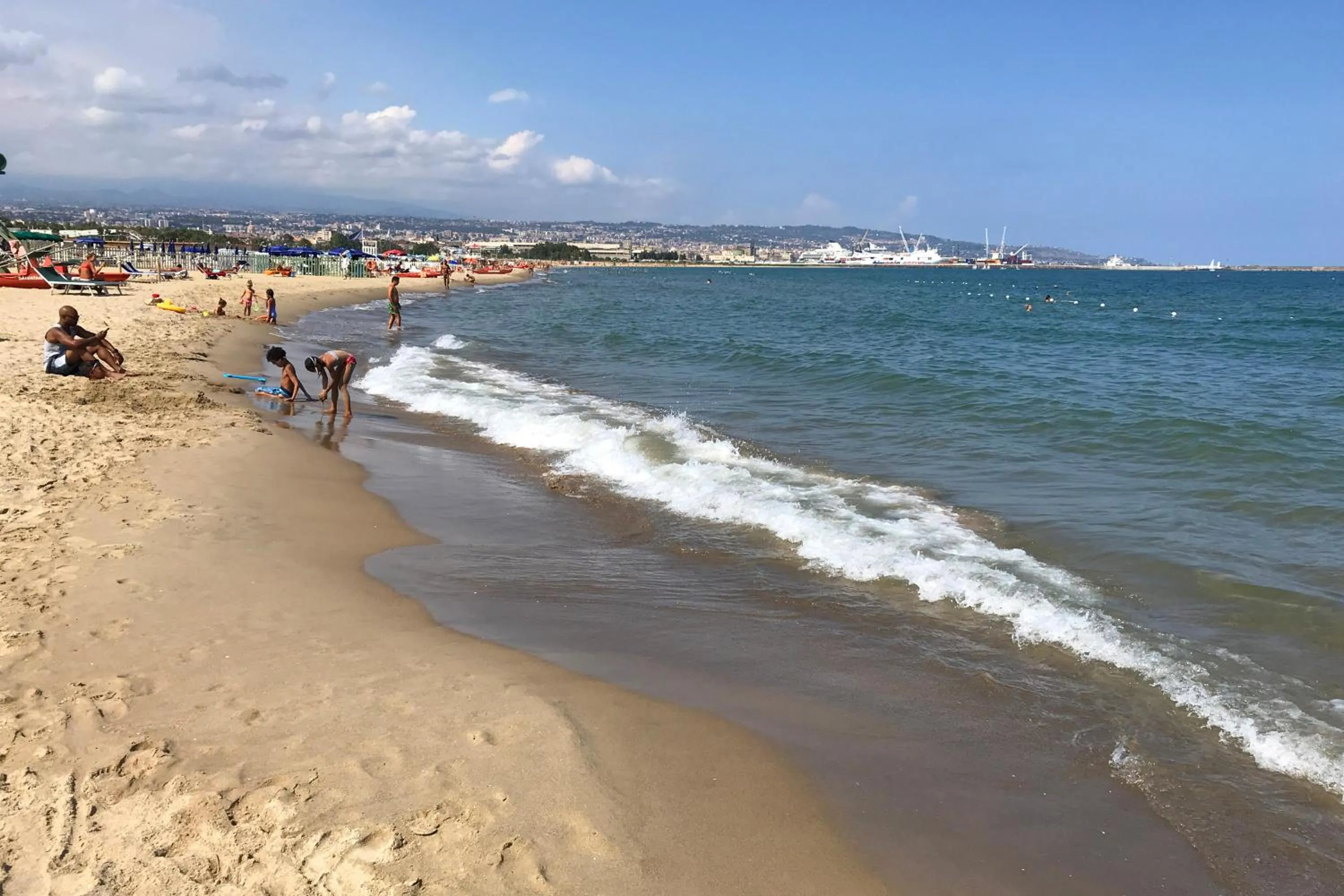 Beach in Khome Rooms & Apartment