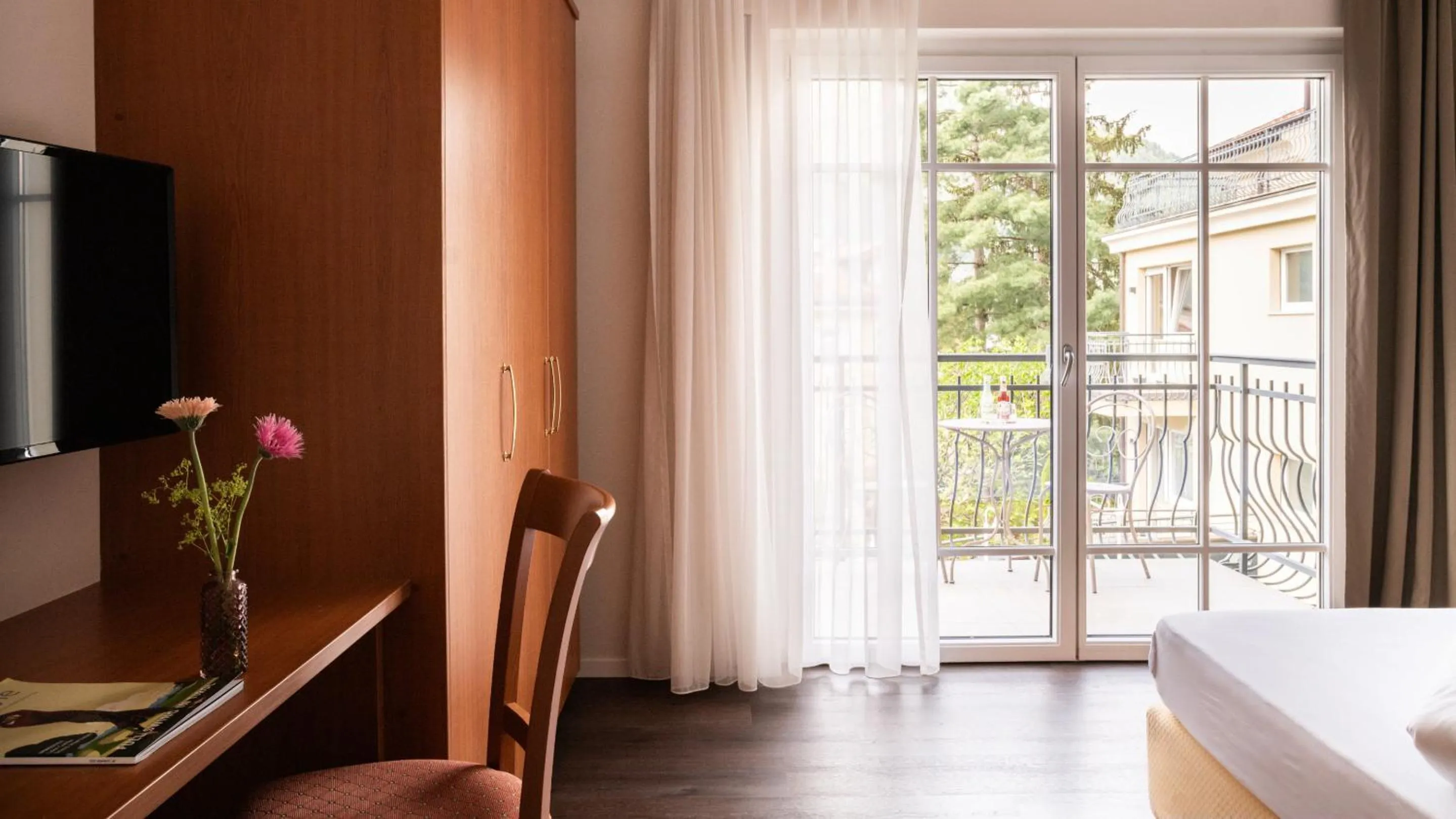 View (from property/room), Bed in Hotel Villa Laurus