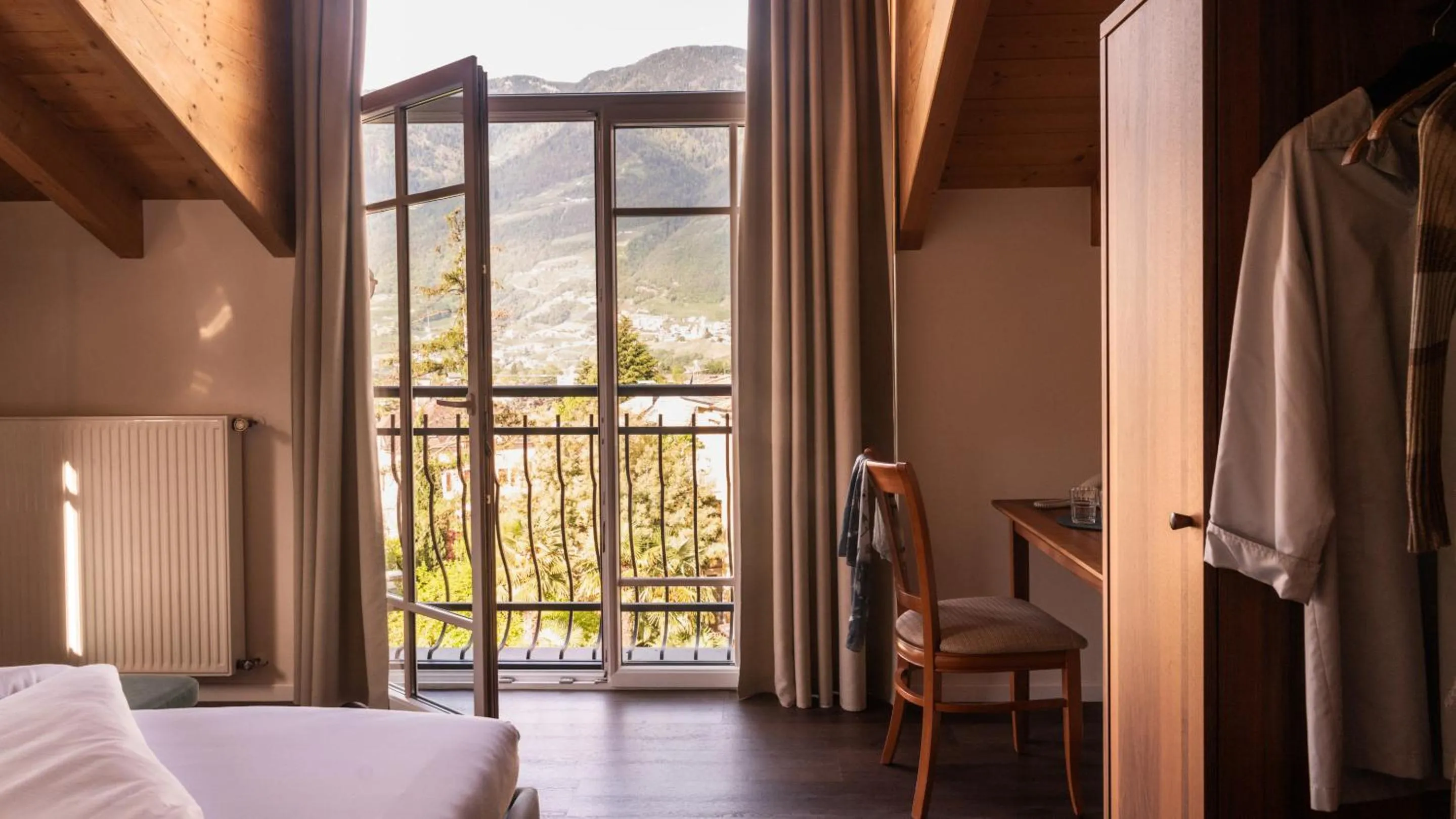 View (from property/room), Bed in Hotel Villa Laurus