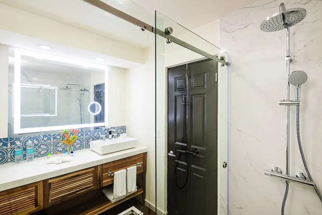 Shower in Margaritaville Beach Resort Playa Flamingo