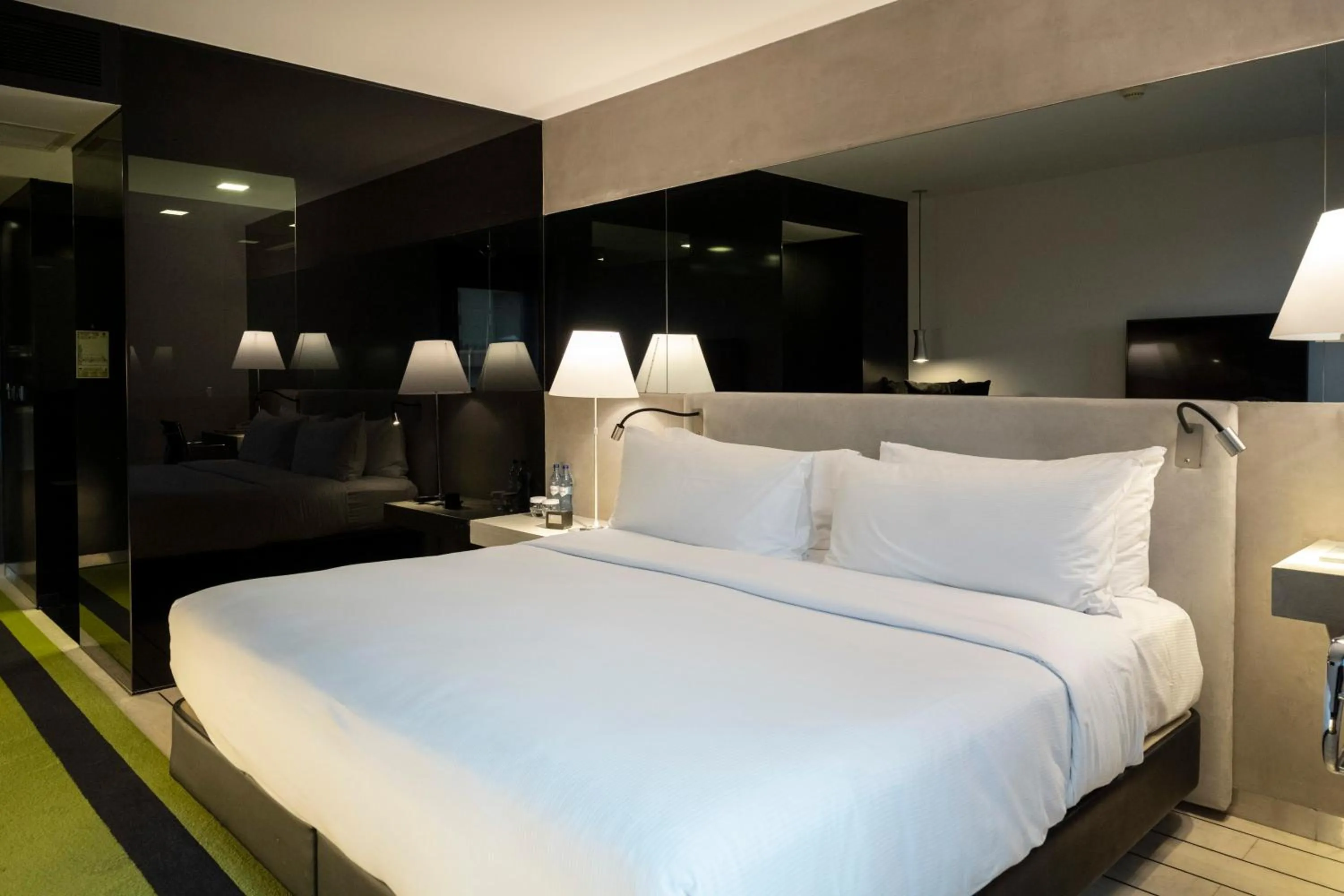 Bed in DoubleTree by Hilton Lisbon Fontana Park