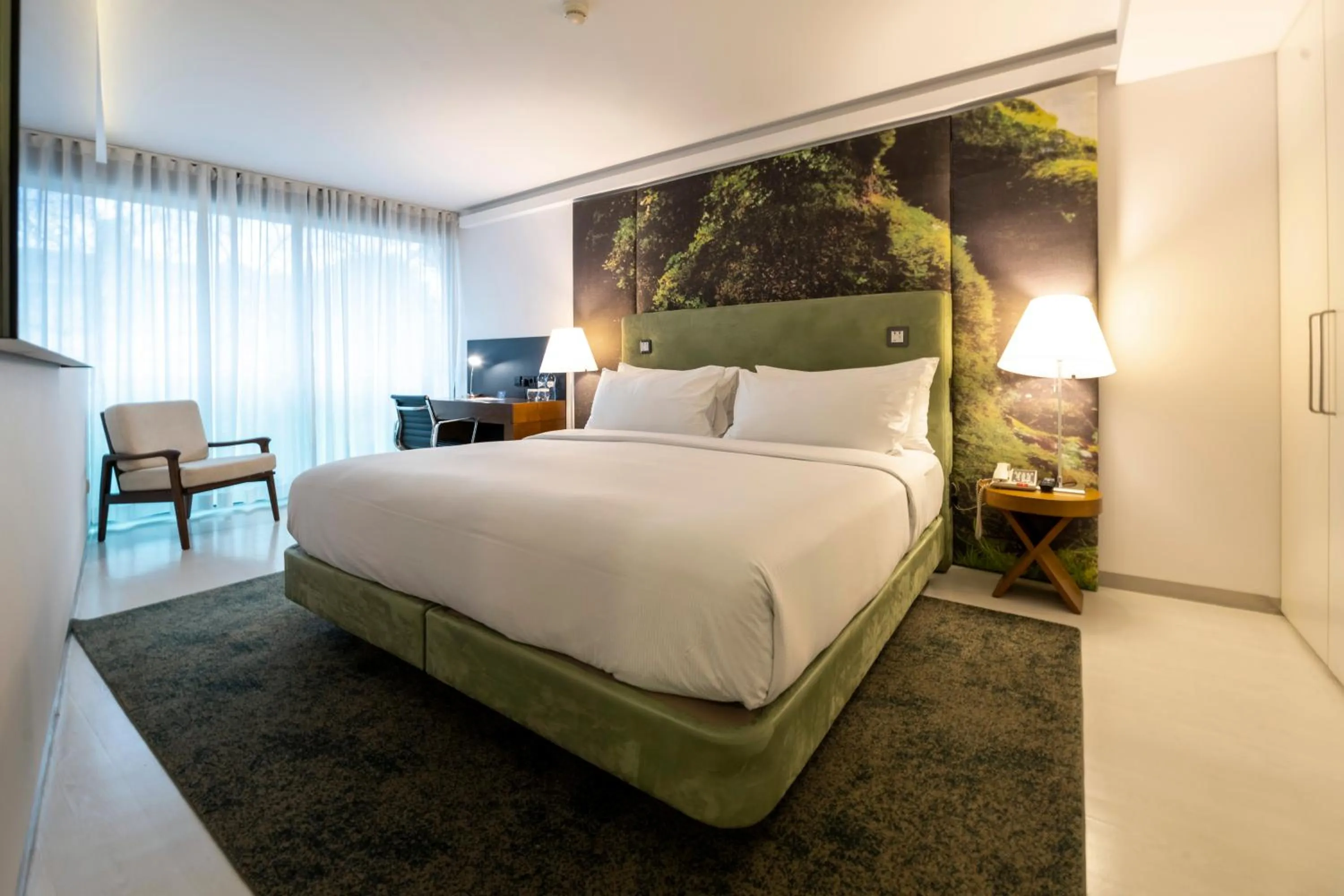 Bed in DoubleTree by Hilton Lisbon Fontana Park