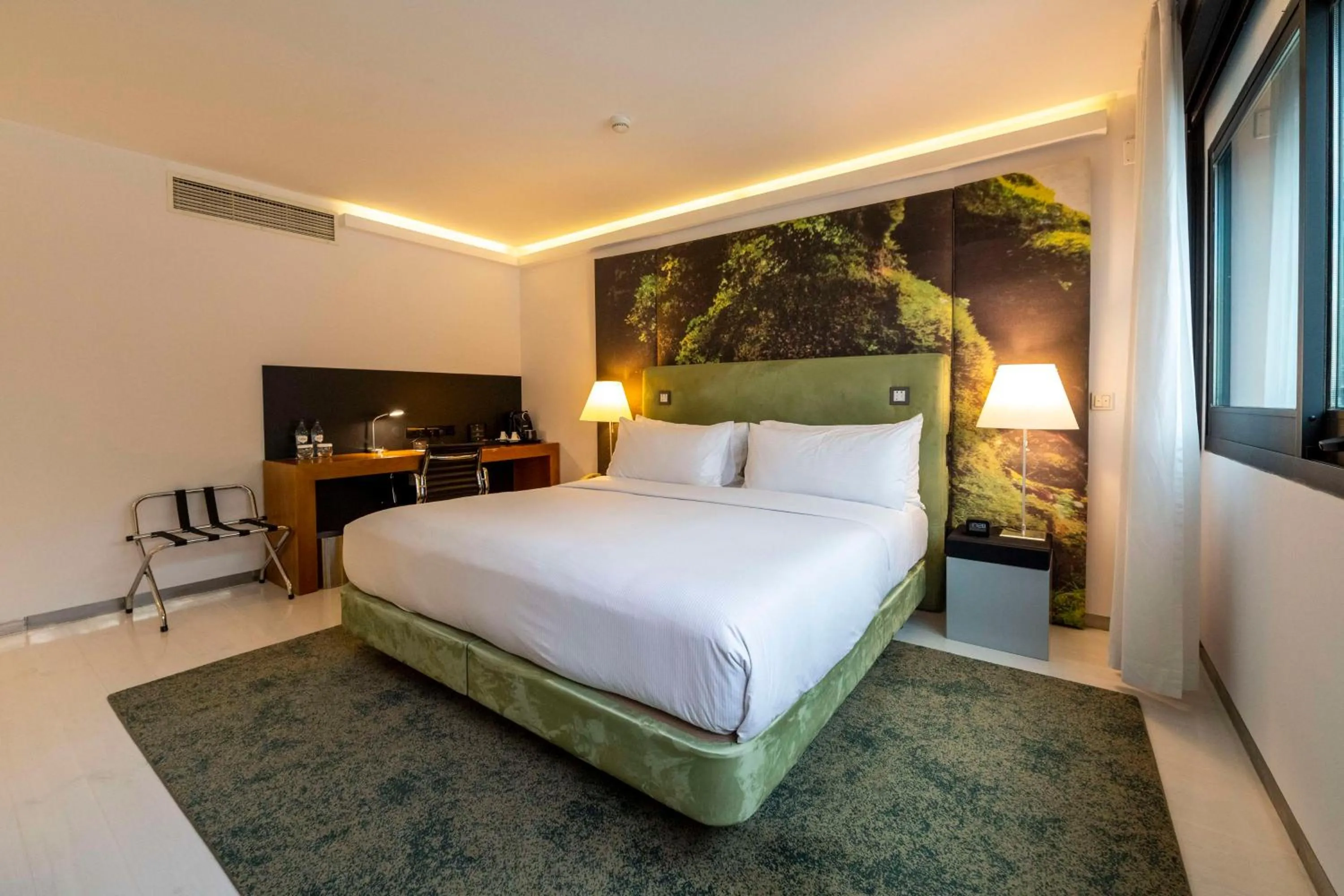 Bed in DoubleTree by Hilton Lisbon Fontana Park