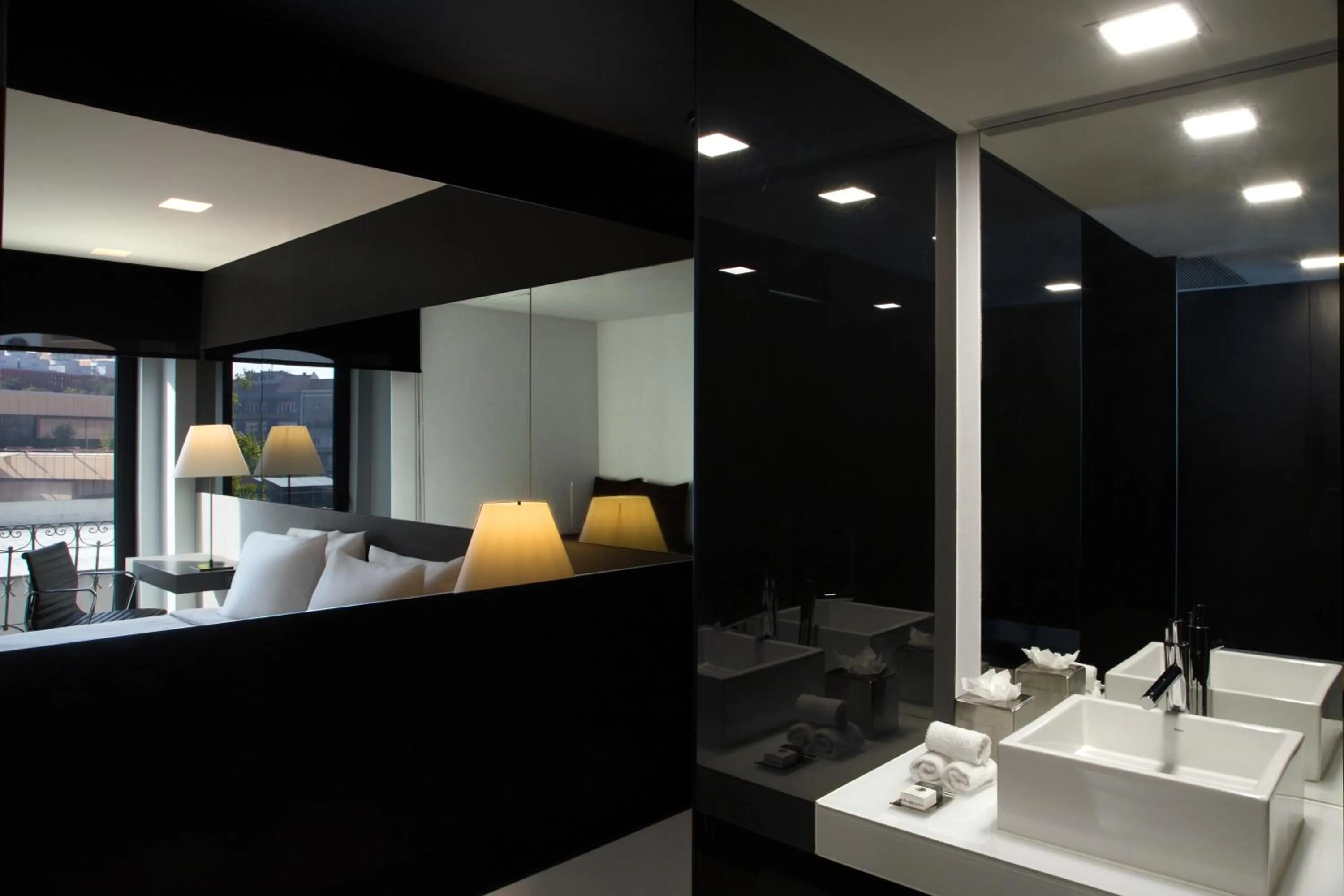 Bathroom in DoubleTree by Hilton Lisbon Fontana Park