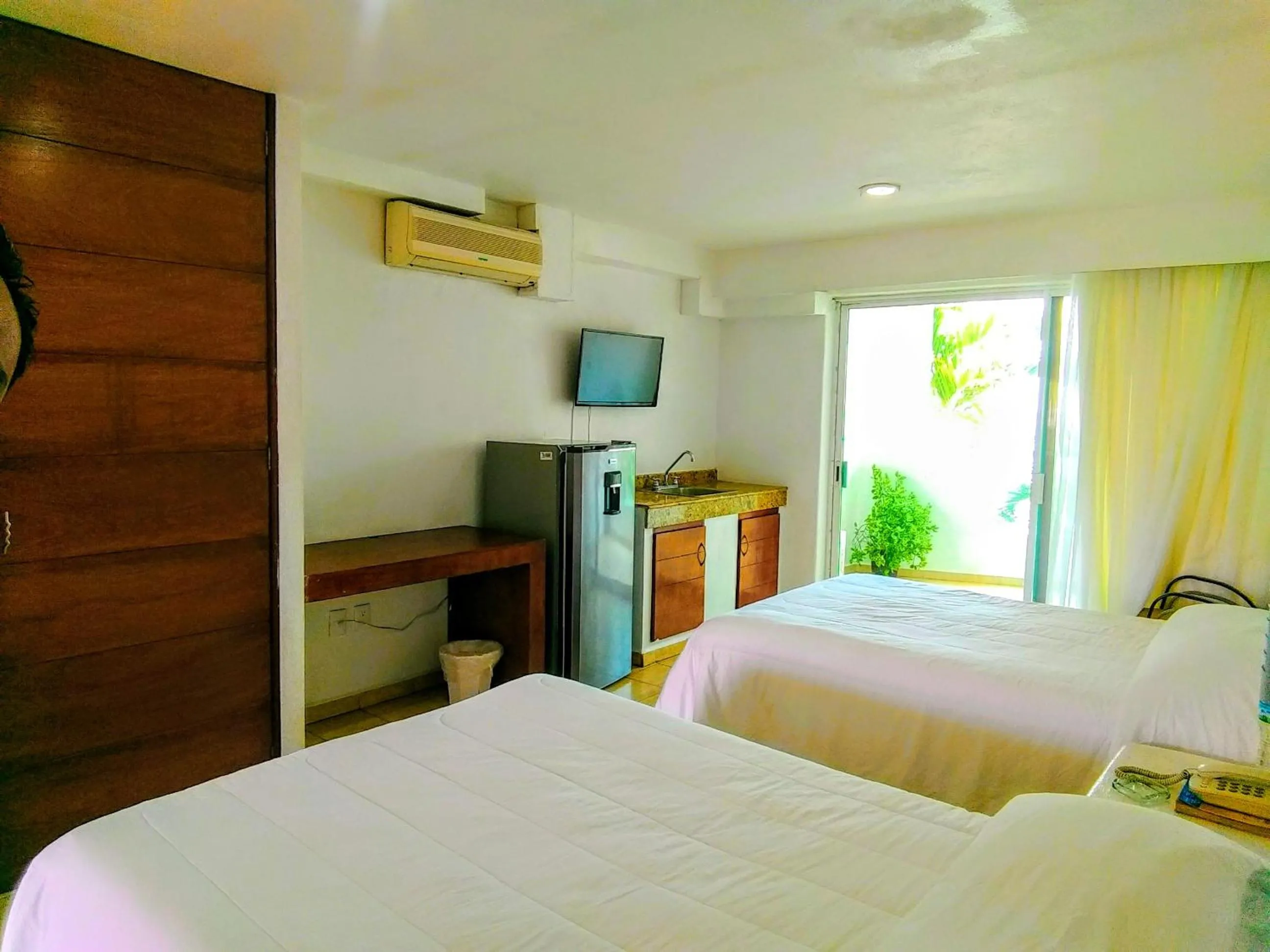 Double Room with Two Double Beds in Hotelito Escondido