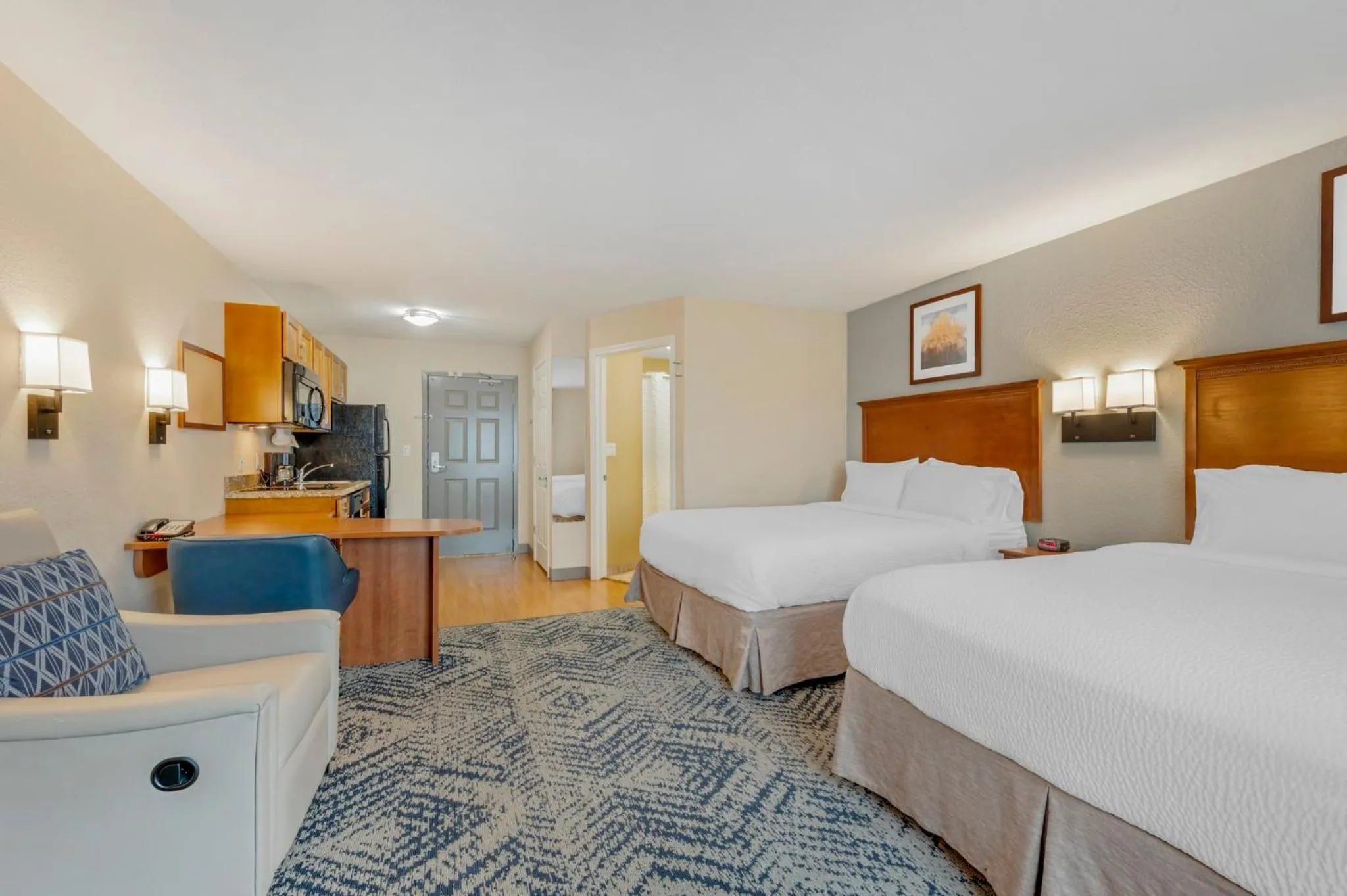 Photo of the whole room, Bed in Candlewood Suites Indianapolis East by IHG