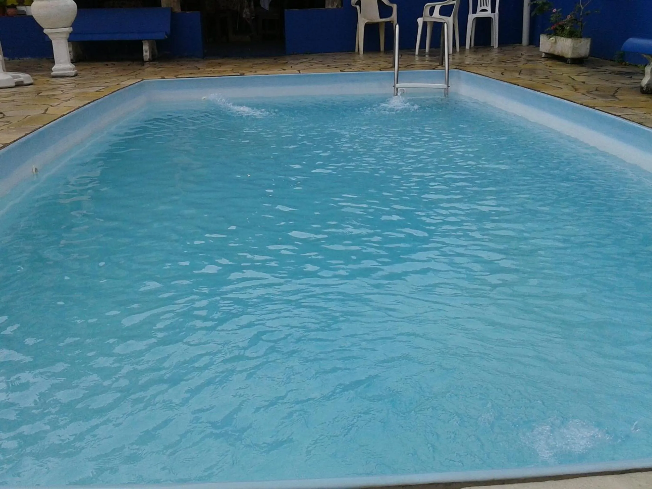 Swimming pool in Pousada Edson
