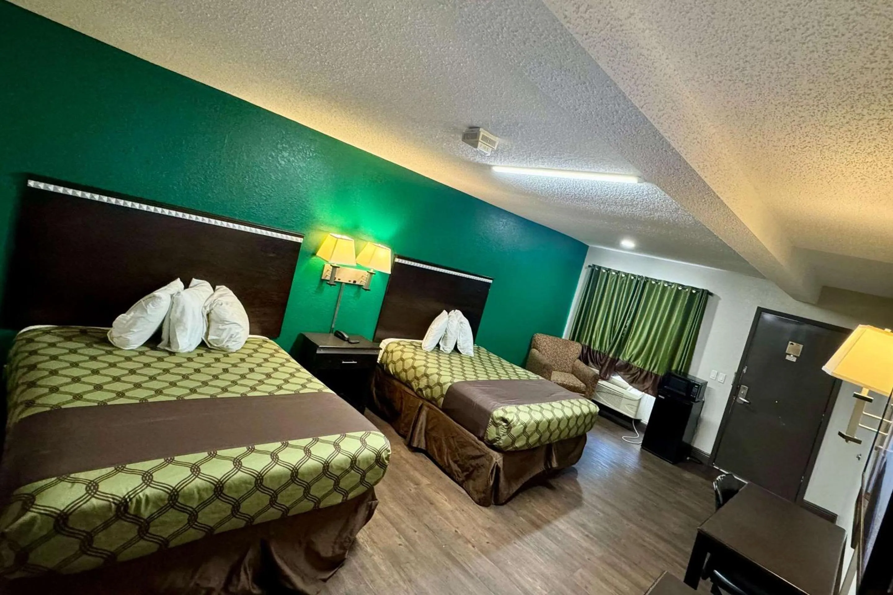 Bedroom, Bed in Rodeway Inn Georgetown