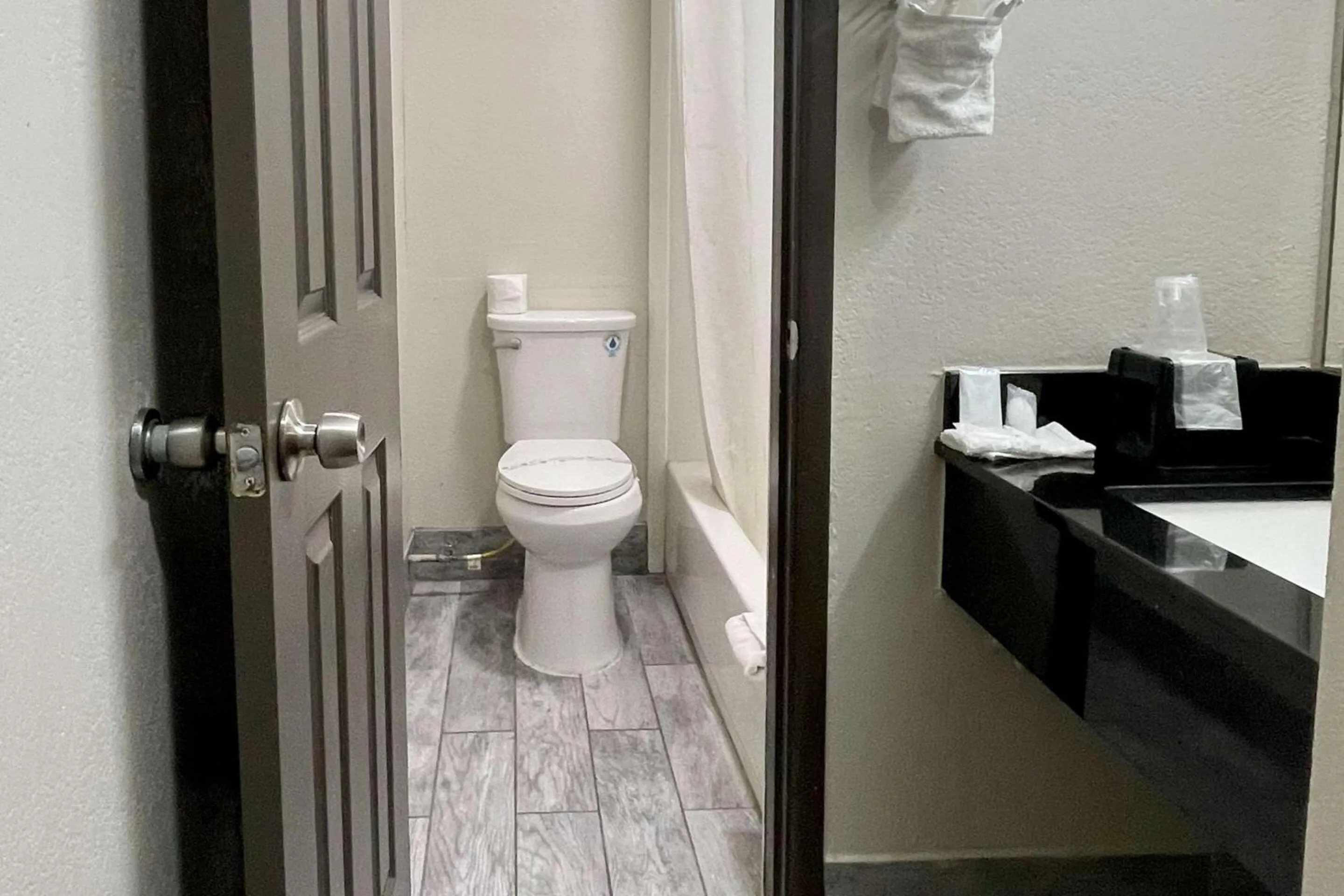 Bedroom in Rodeway Inn Georgetown