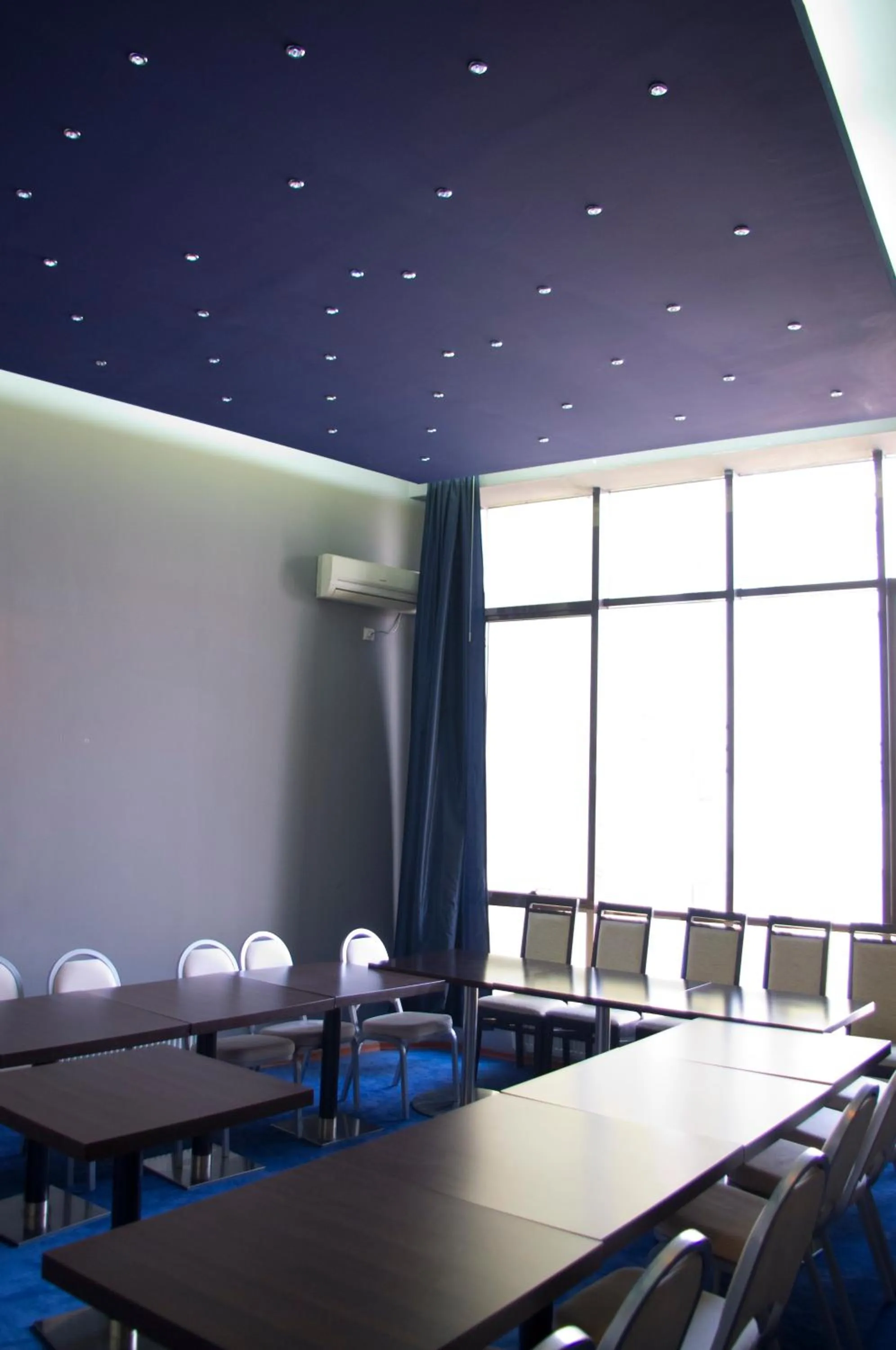 Business facilities in Hotel Seven