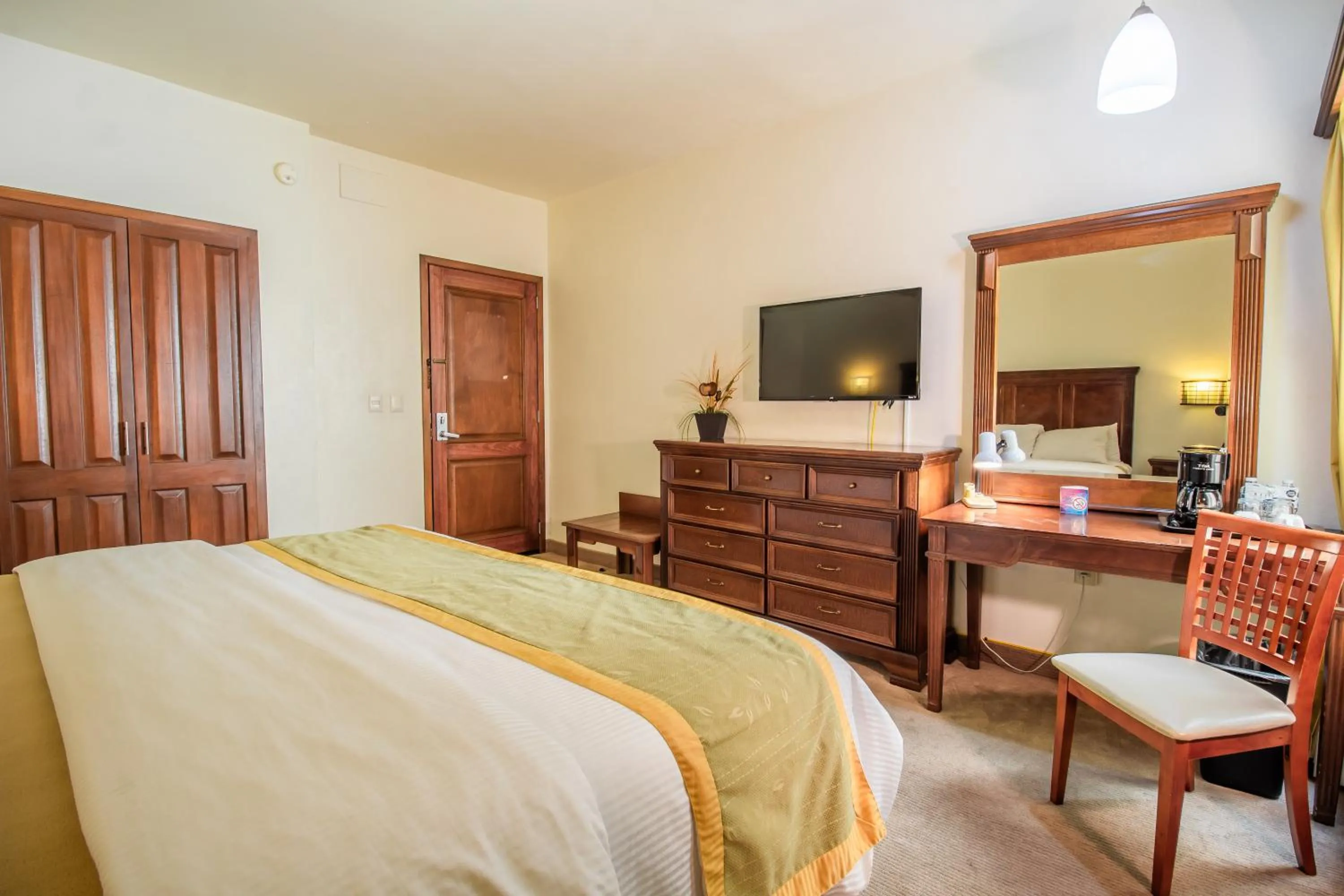 Bed in Hecthorny San Carlos Tequisquiapan, BW Signature Collection