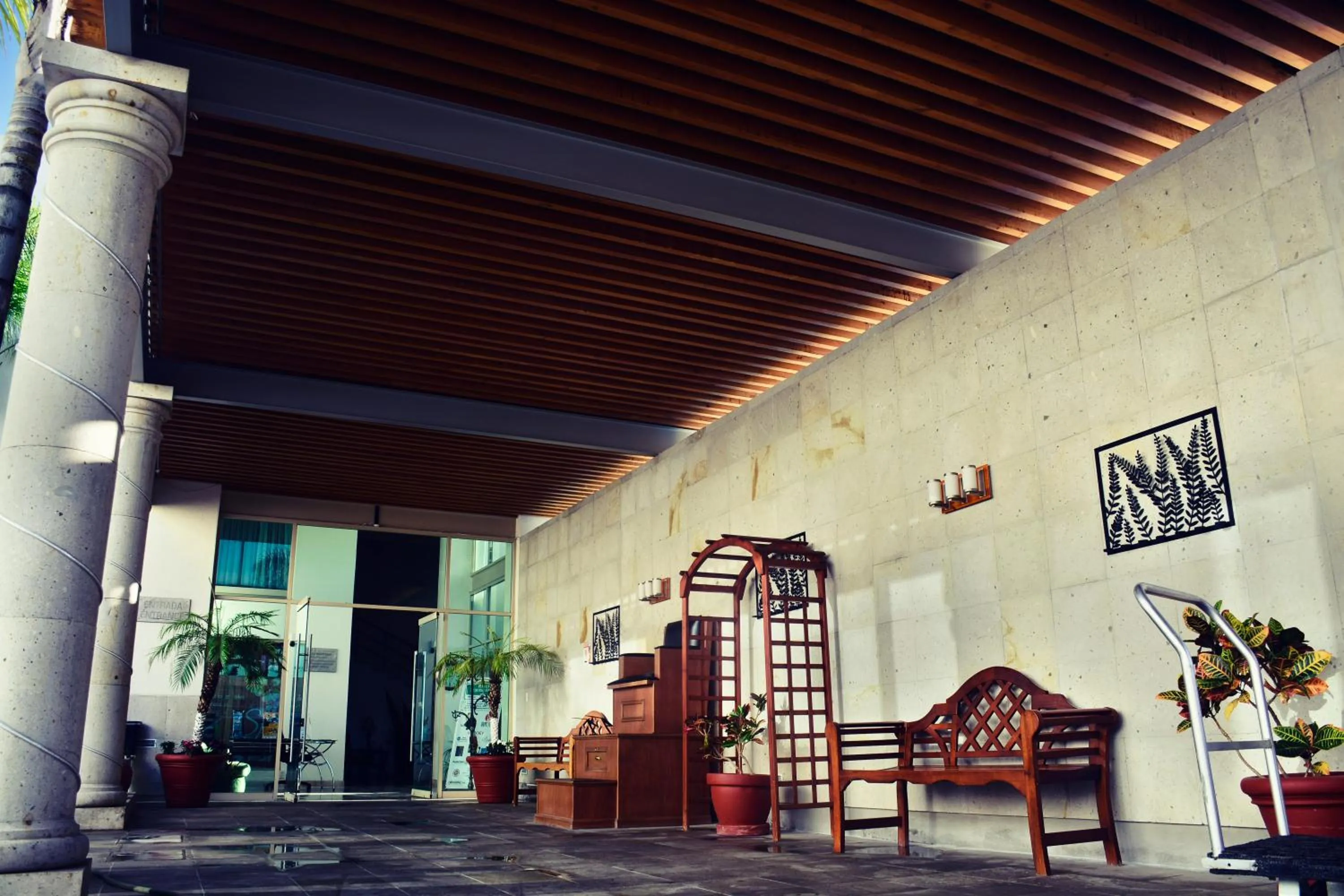 Facade/entrance in Hotel San Carlos Tequisquiapan