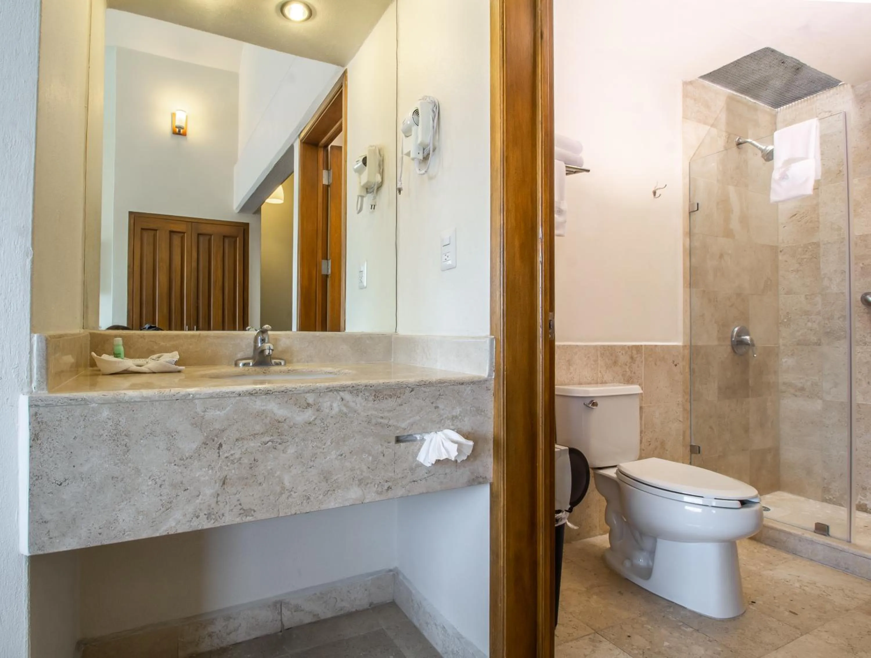 Bathroom in Hecthorny San Carlos Tequisquiapan, BW Signature Collection