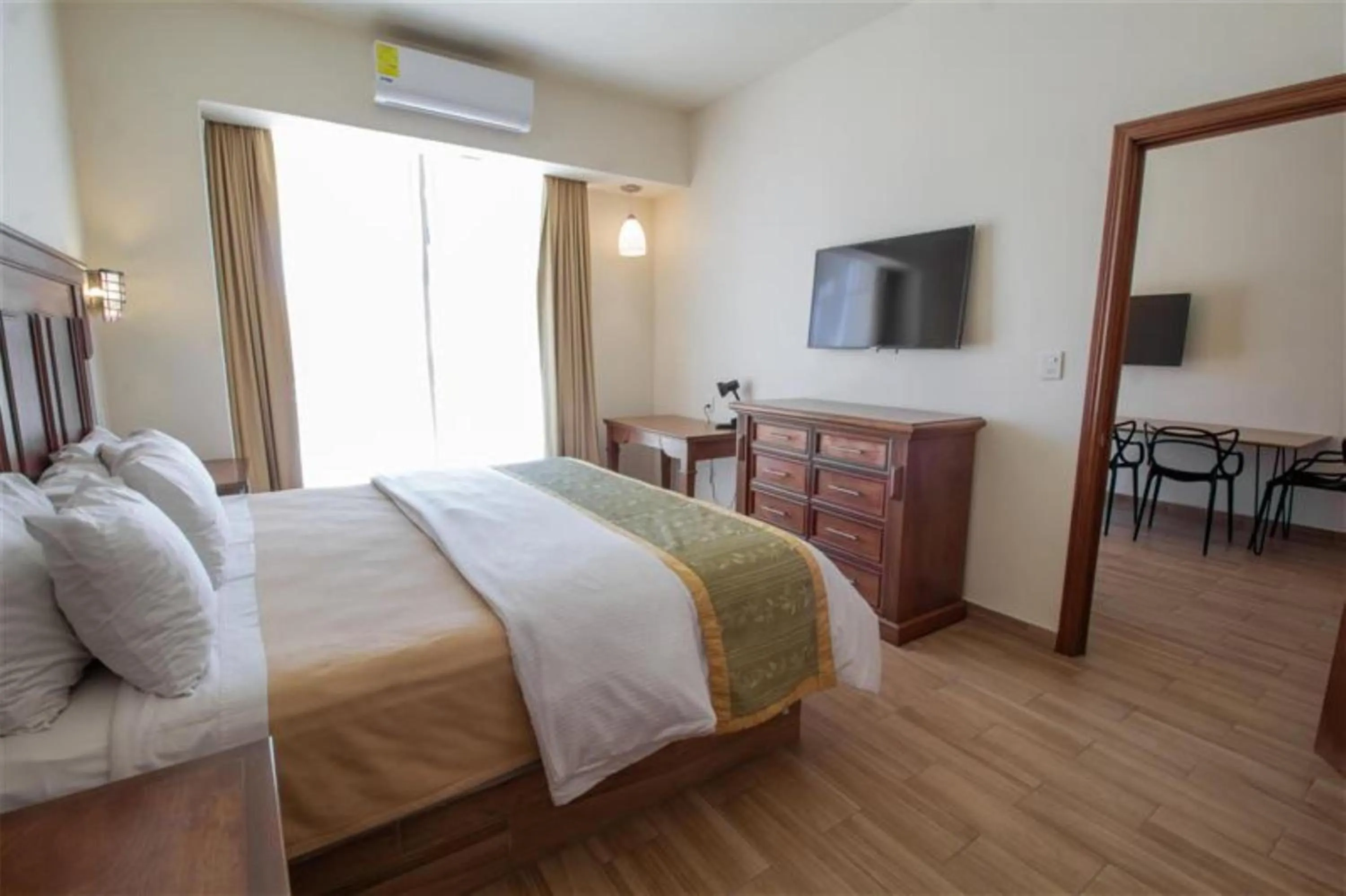 Bedroom, Bed in Hecthorny San Carlos Tequisquiapan, BW Signature Collection