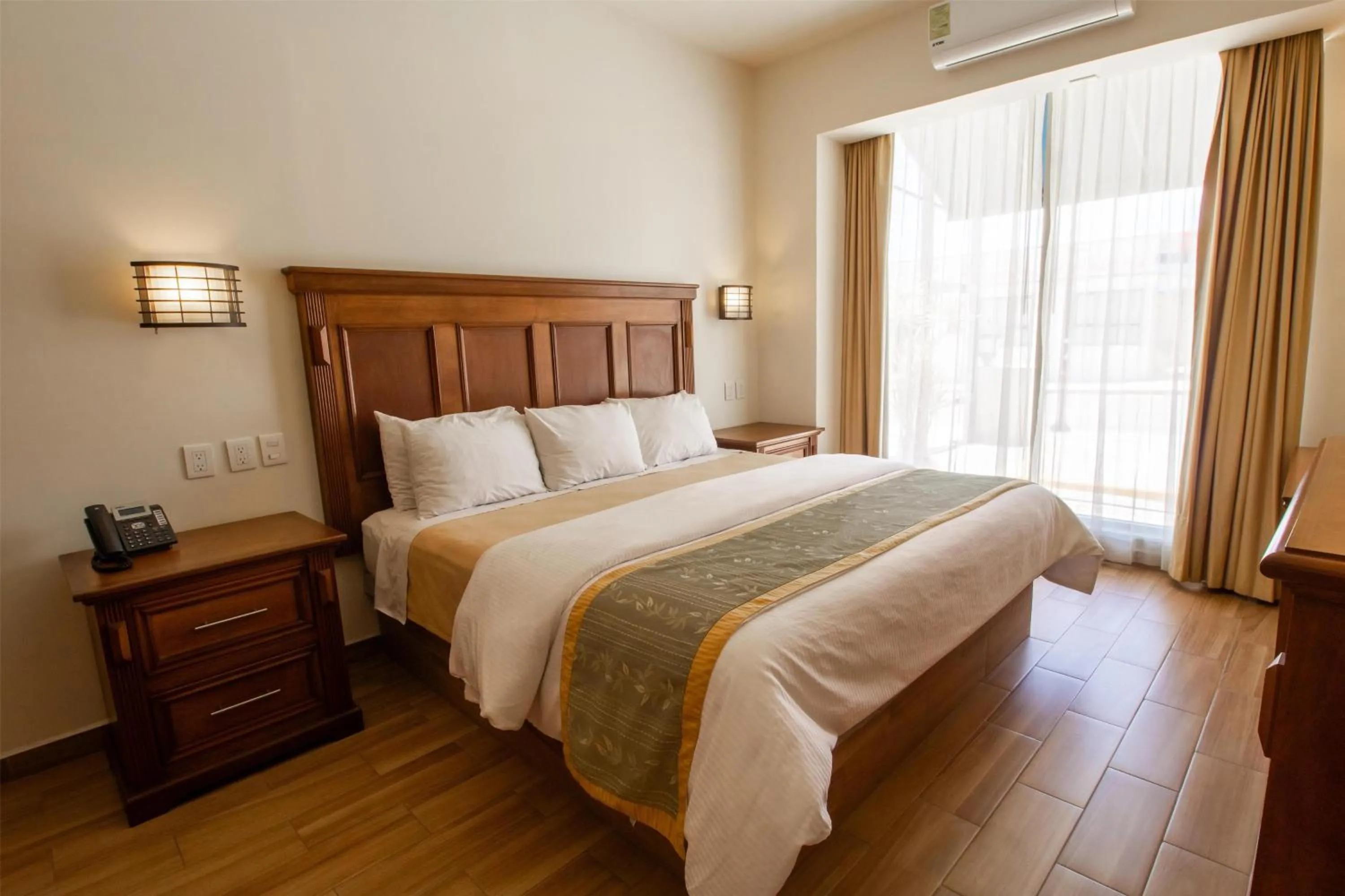 Bedroom, Bed in Hecthorny San Carlos Tequisquiapan, BW Signature Collection