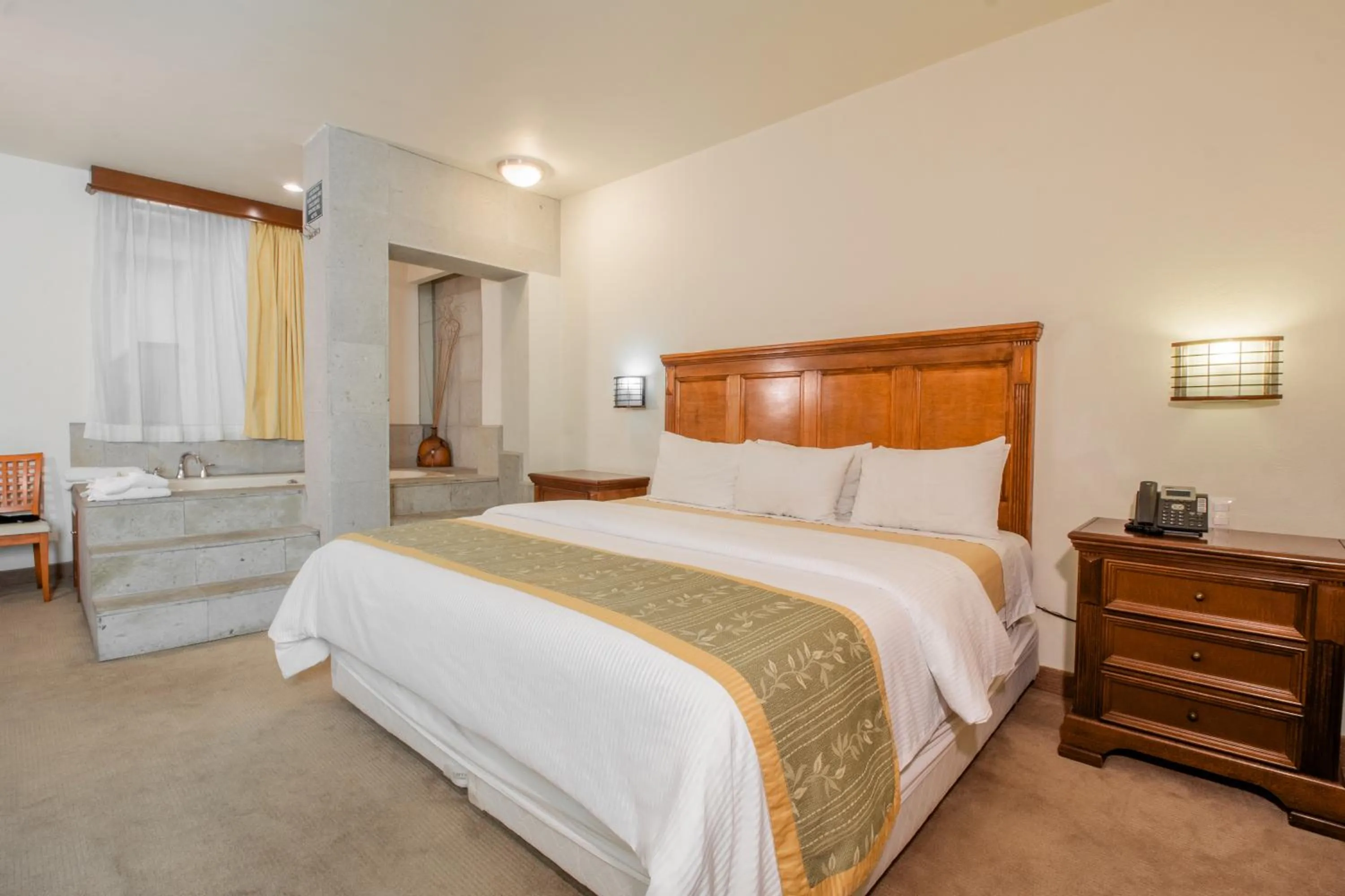 Photo of the whole room, Bed in Hotel San Carlos Tequisquiapan