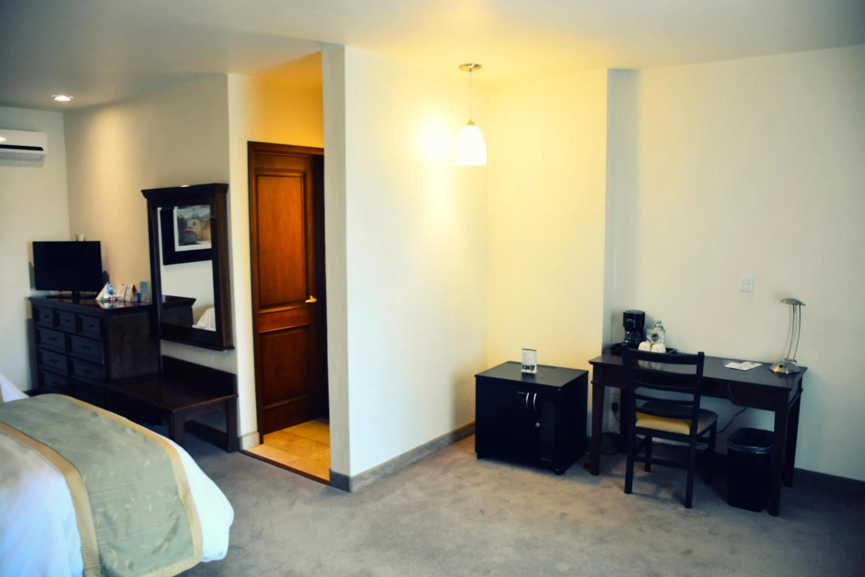 TV and multimedia, Bed in Hotel San Carlos Tequisquiapan