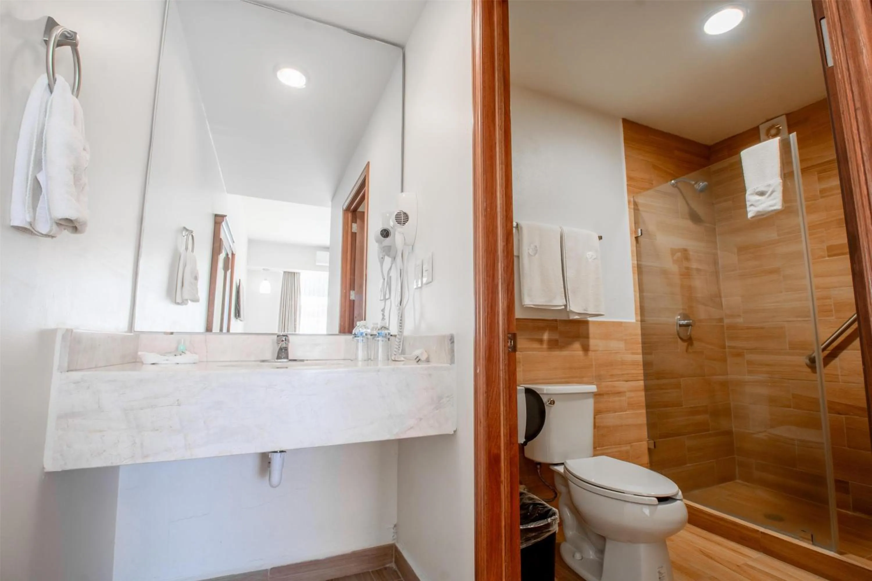 Bathroom in Hecthorny San Carlos Tequisquiapan, BW Signature Collection