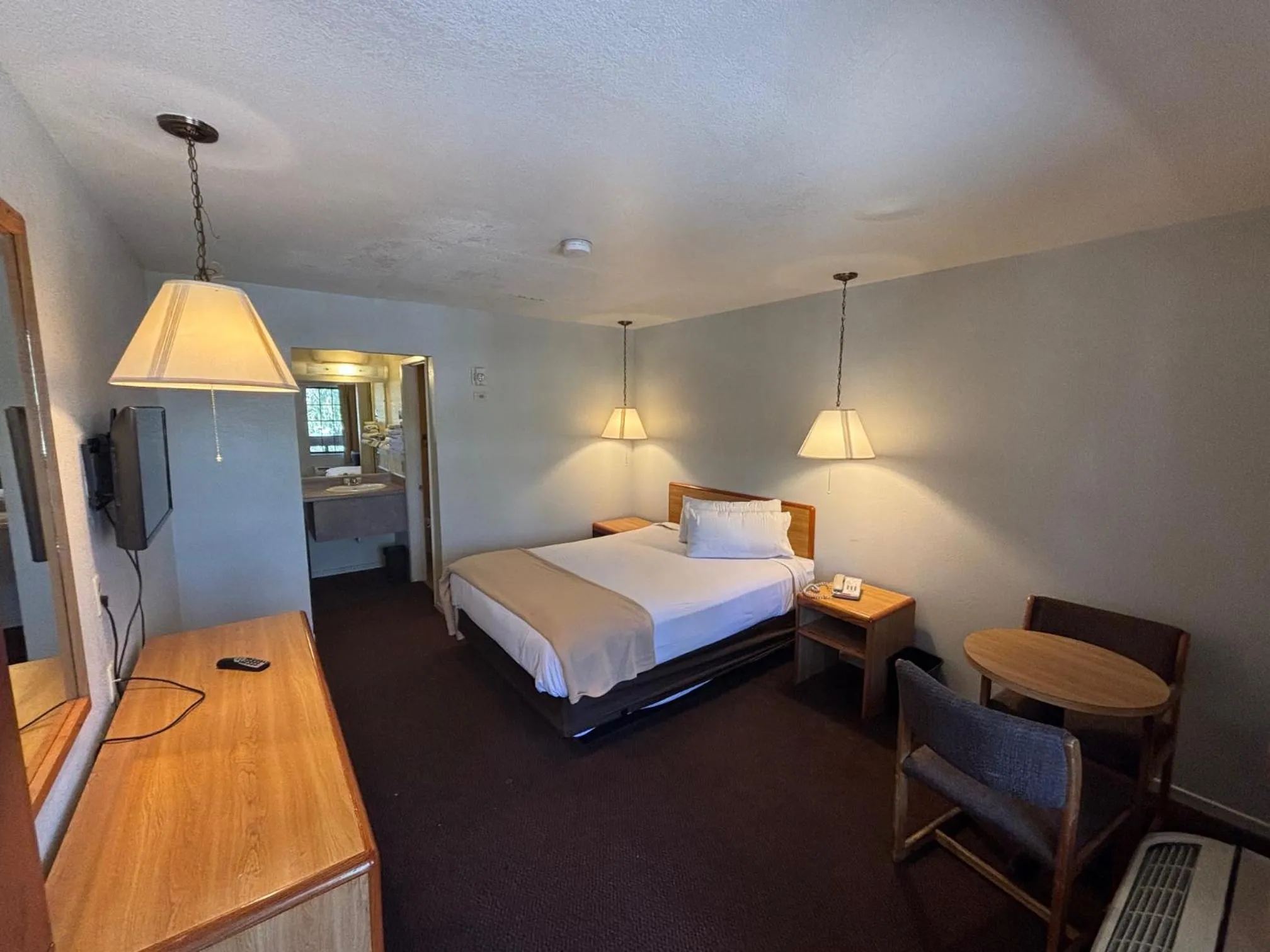 Bed in Premier Inns Thousand Oaks