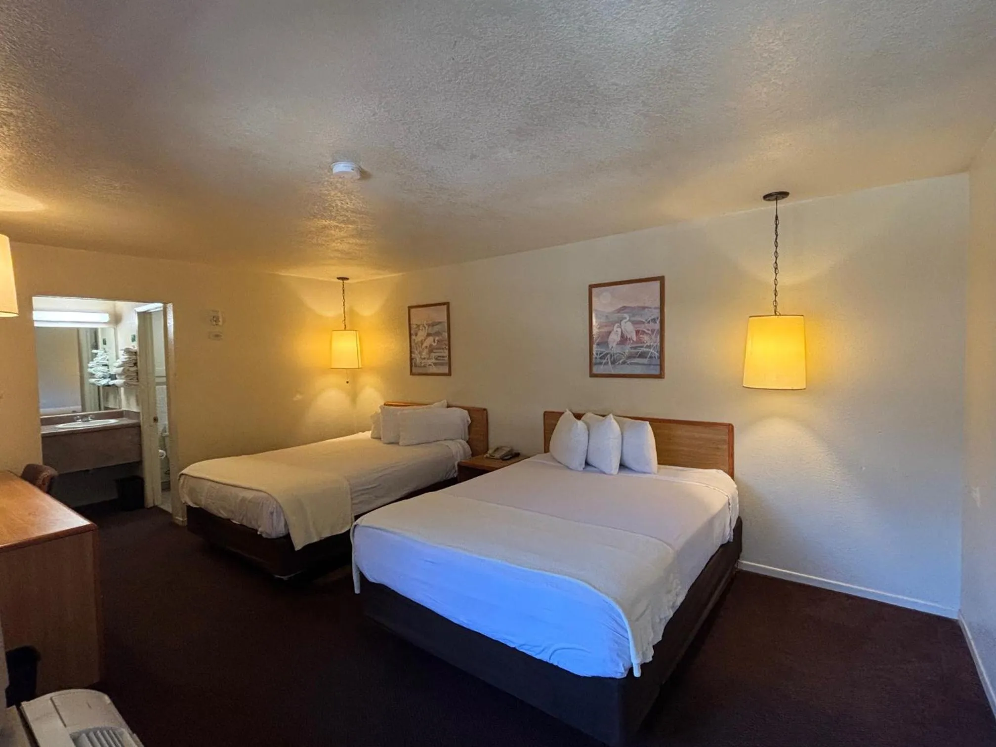 Bed in Premier Inns Thousand Oaks