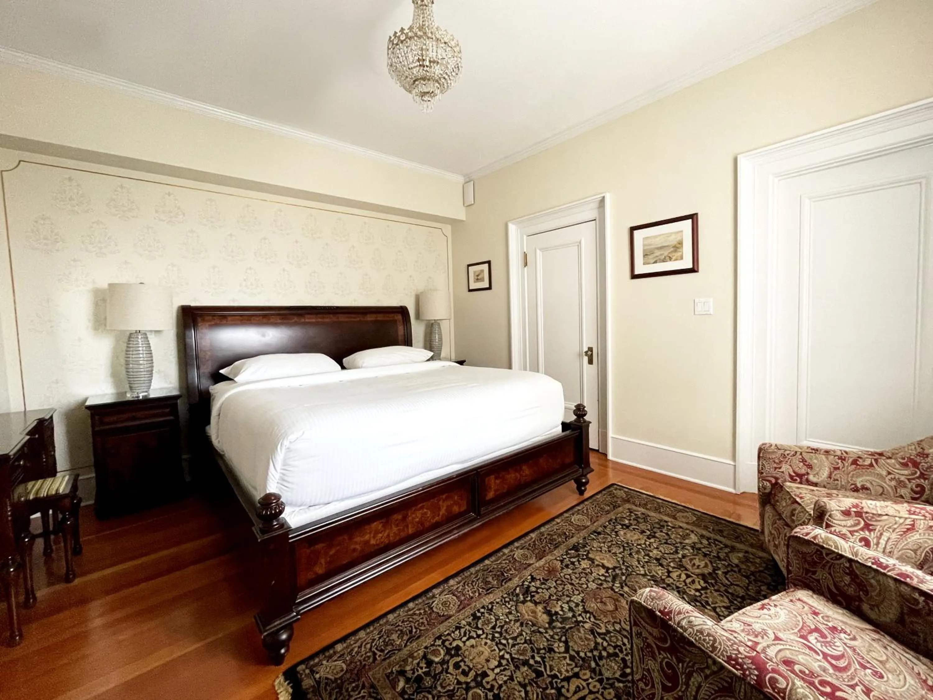 Bedroom, Bed in The Inn at the Union Club of British Columbia