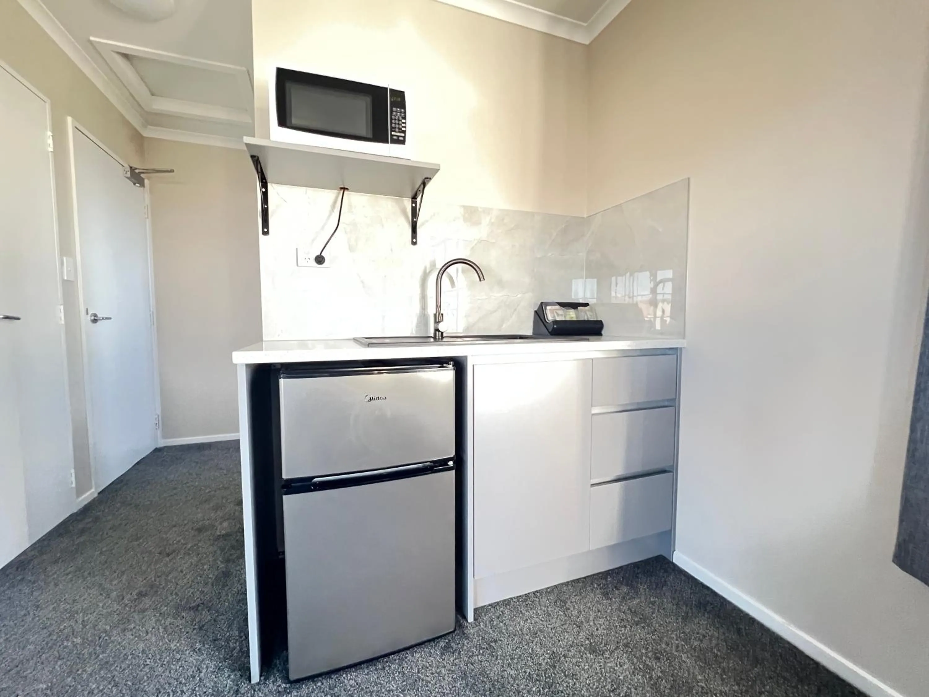 Kitchen or kitchenette in Barclay Motel