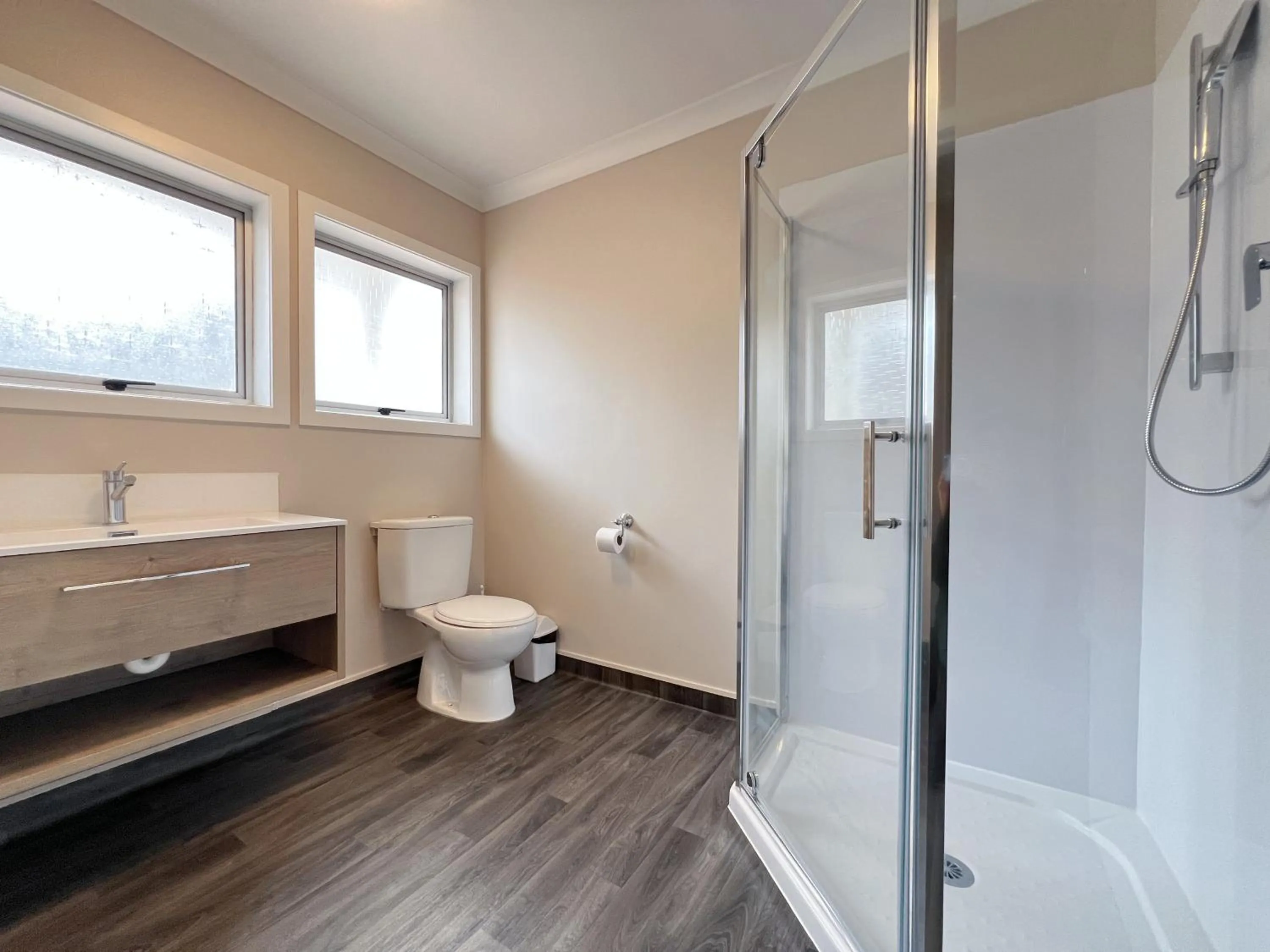 Bathroom in Barclay Motel