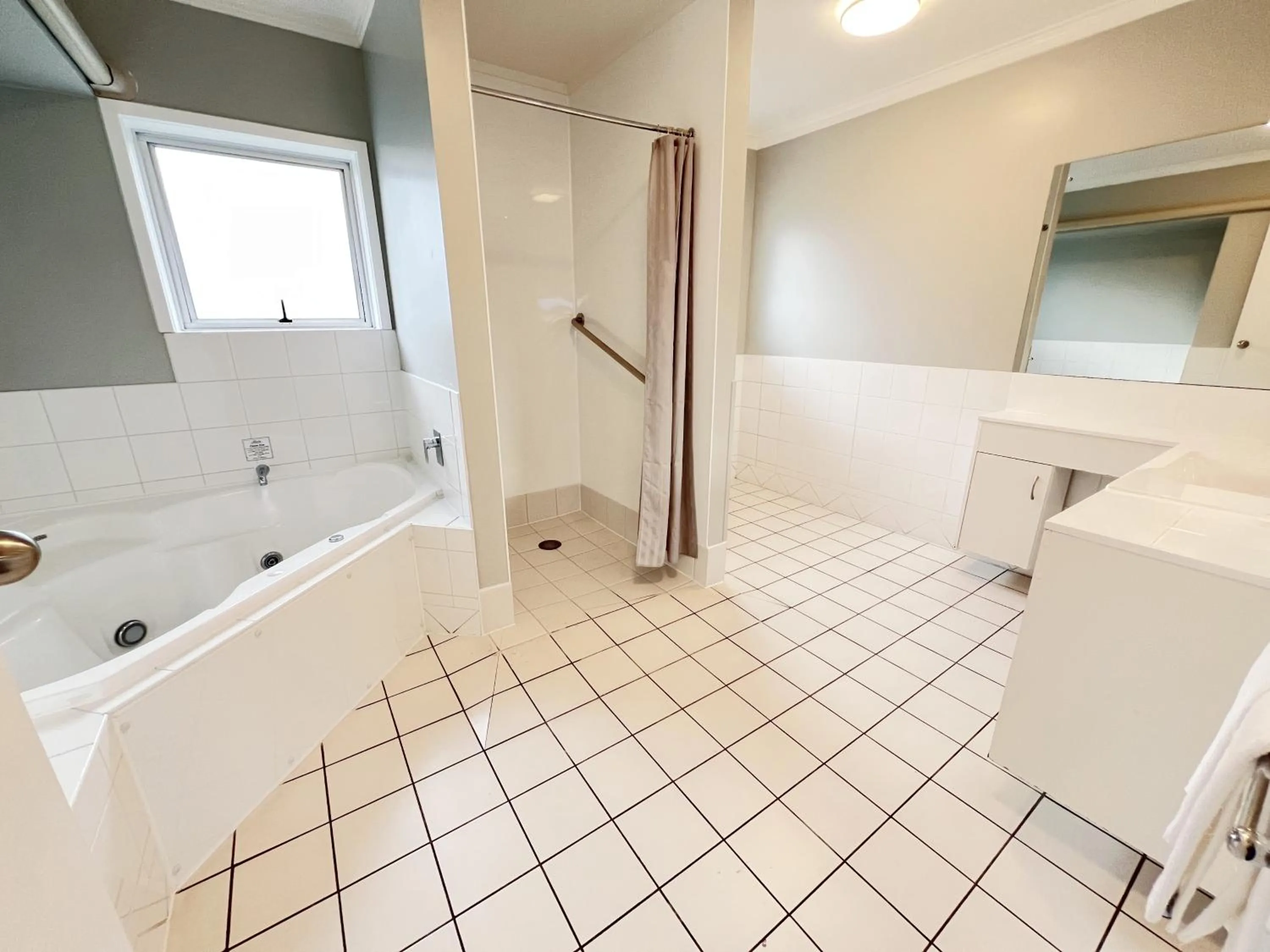 Bathroom in Barclay Motel