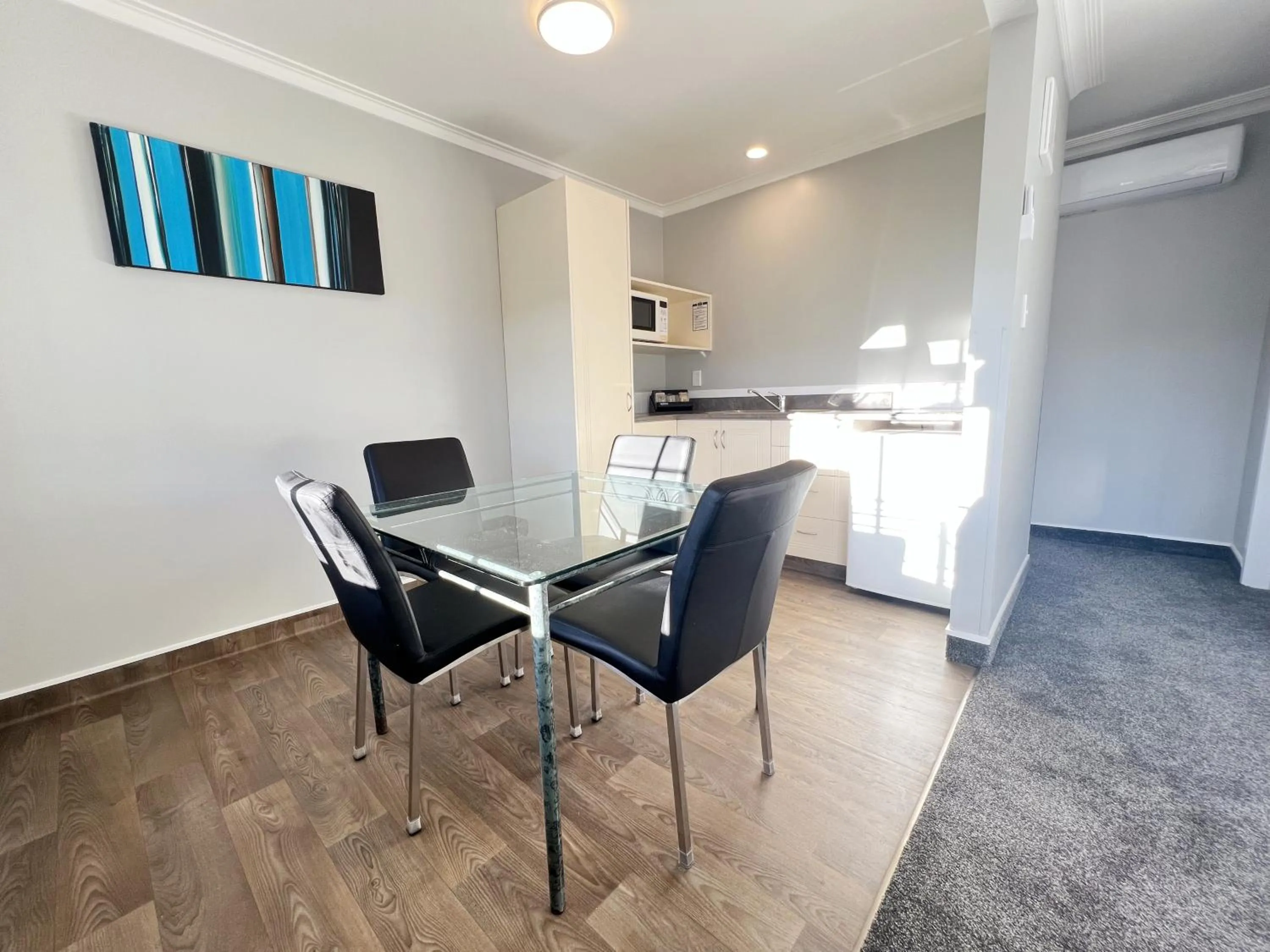 Dining area in Barclay Motel