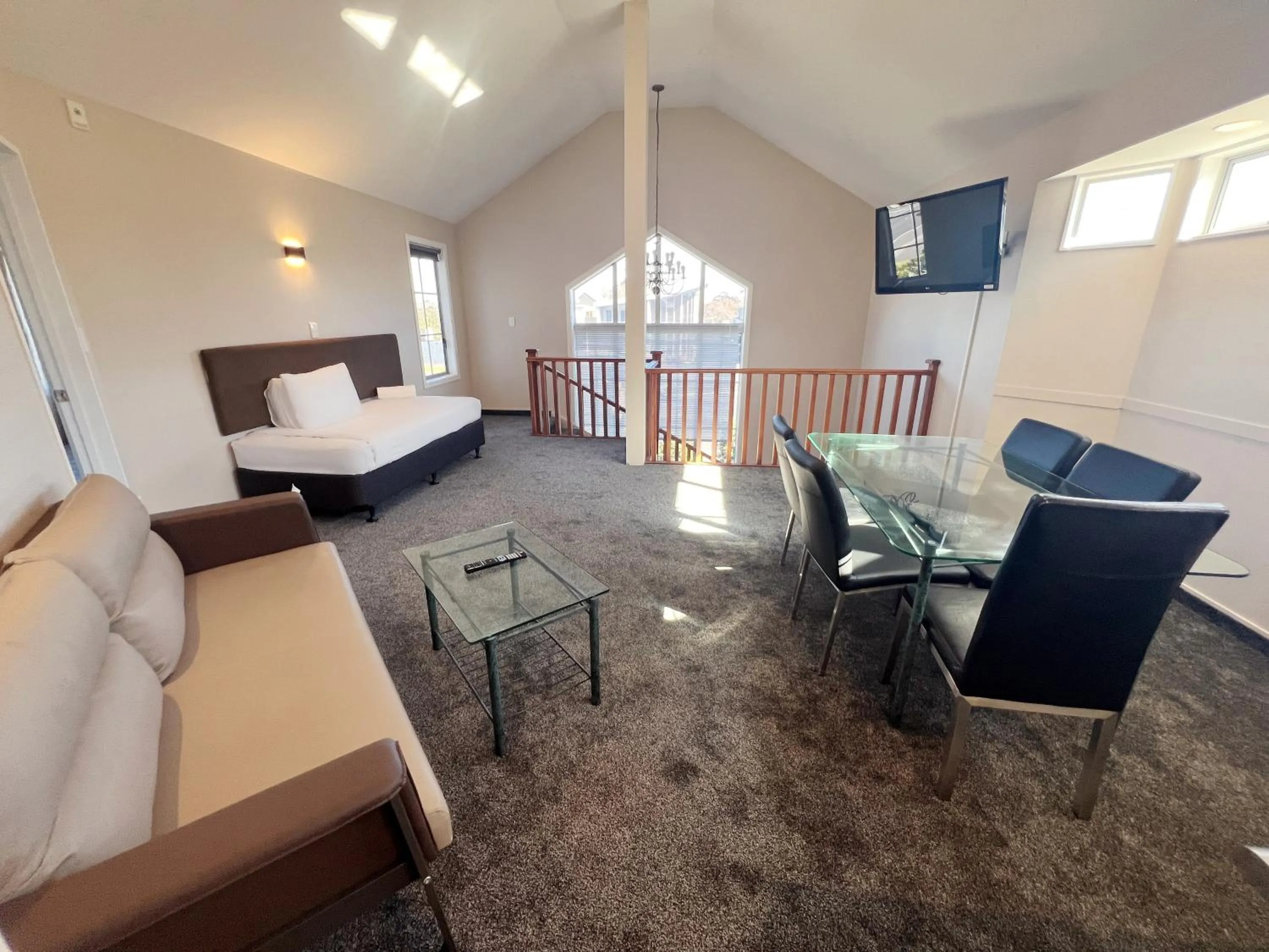 Photo of the whole room, Bed in Barclay Motel