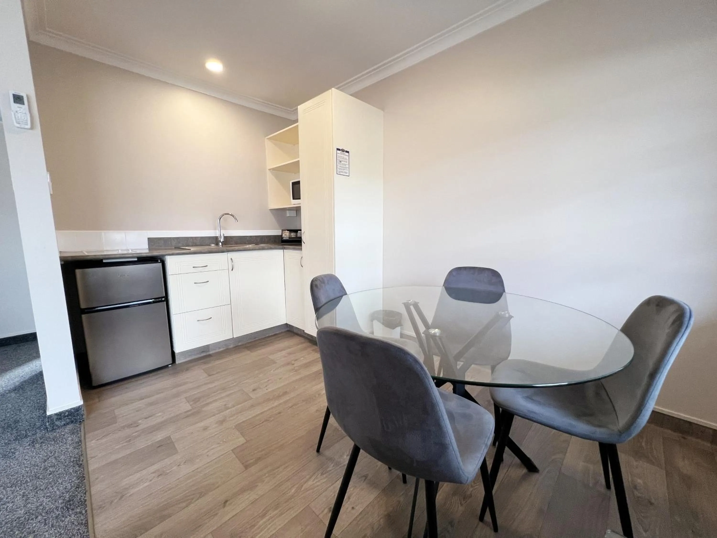 Dining area in Barclay Motel