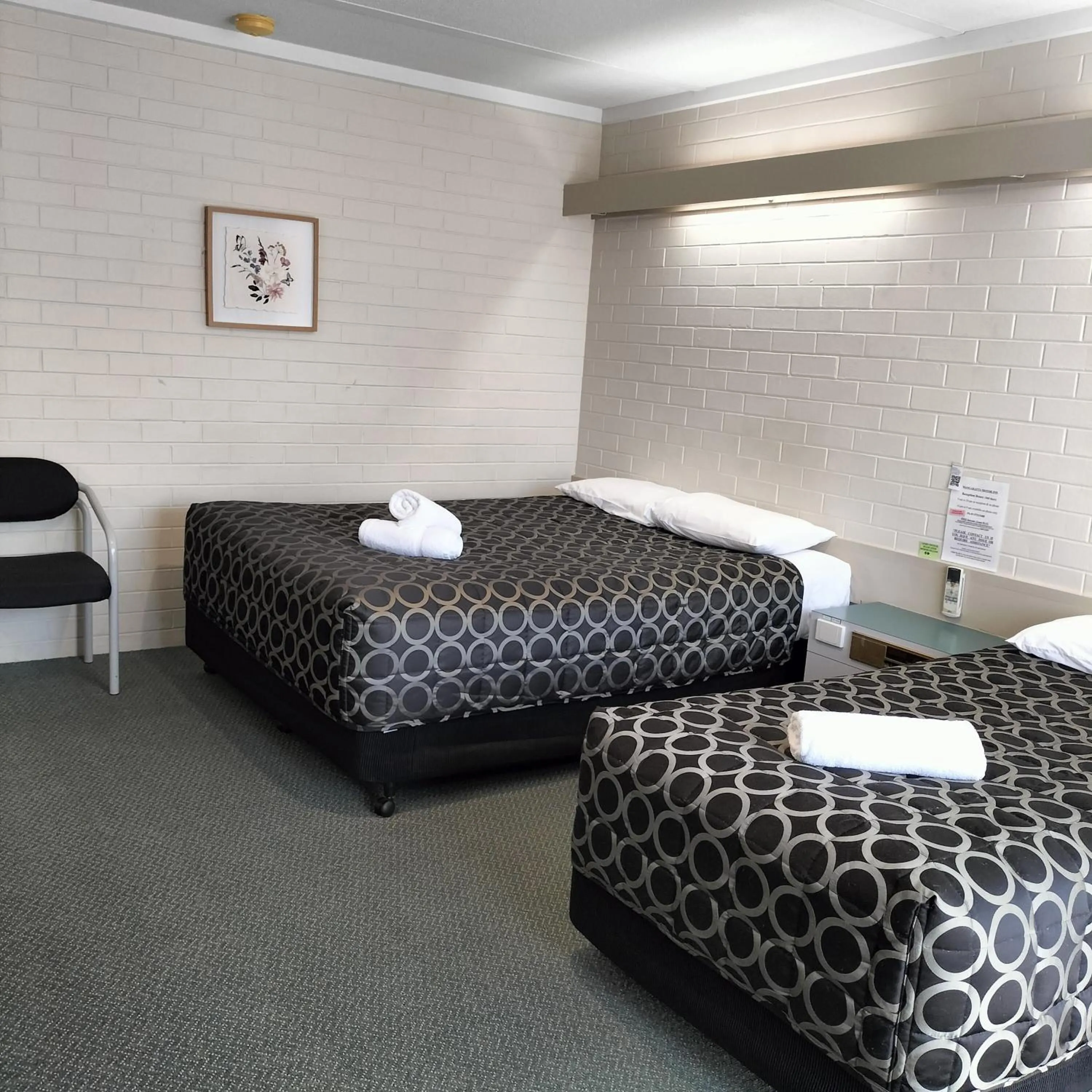 Bed in Wangaratta Motor Inn