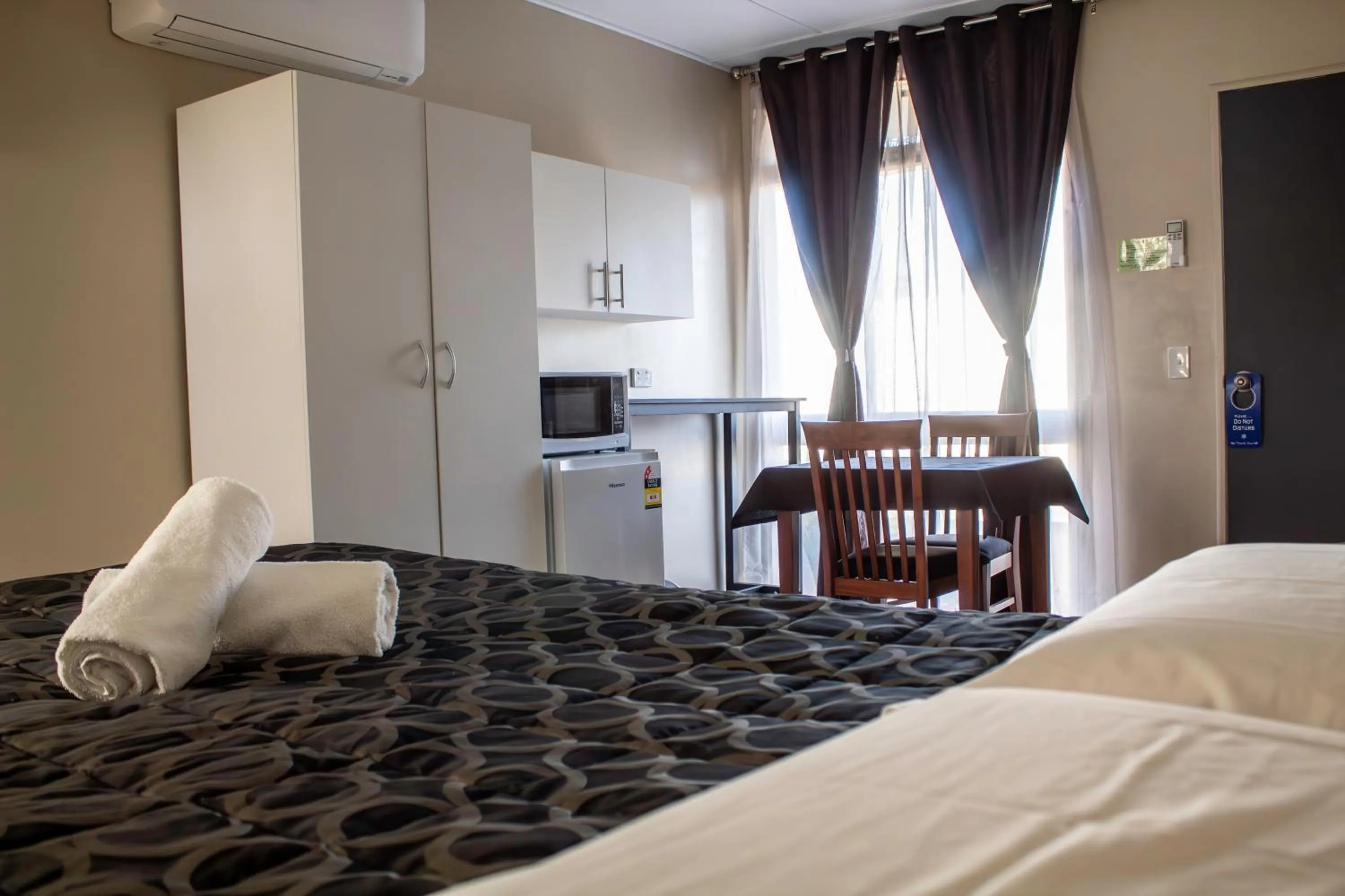 Bed in Wangaratta Motor Inn