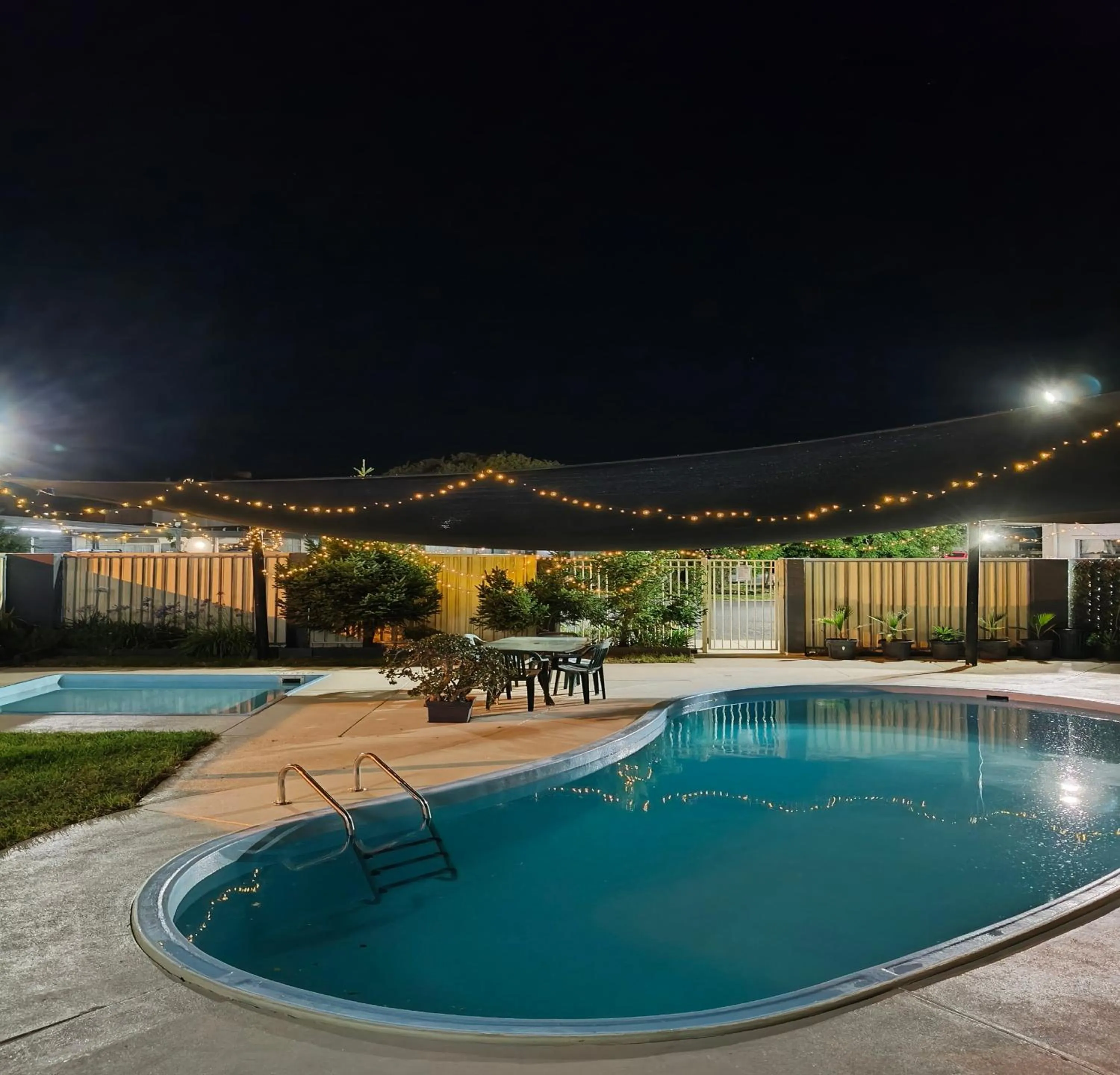Swimming pool in Wangaratta Motor Inn