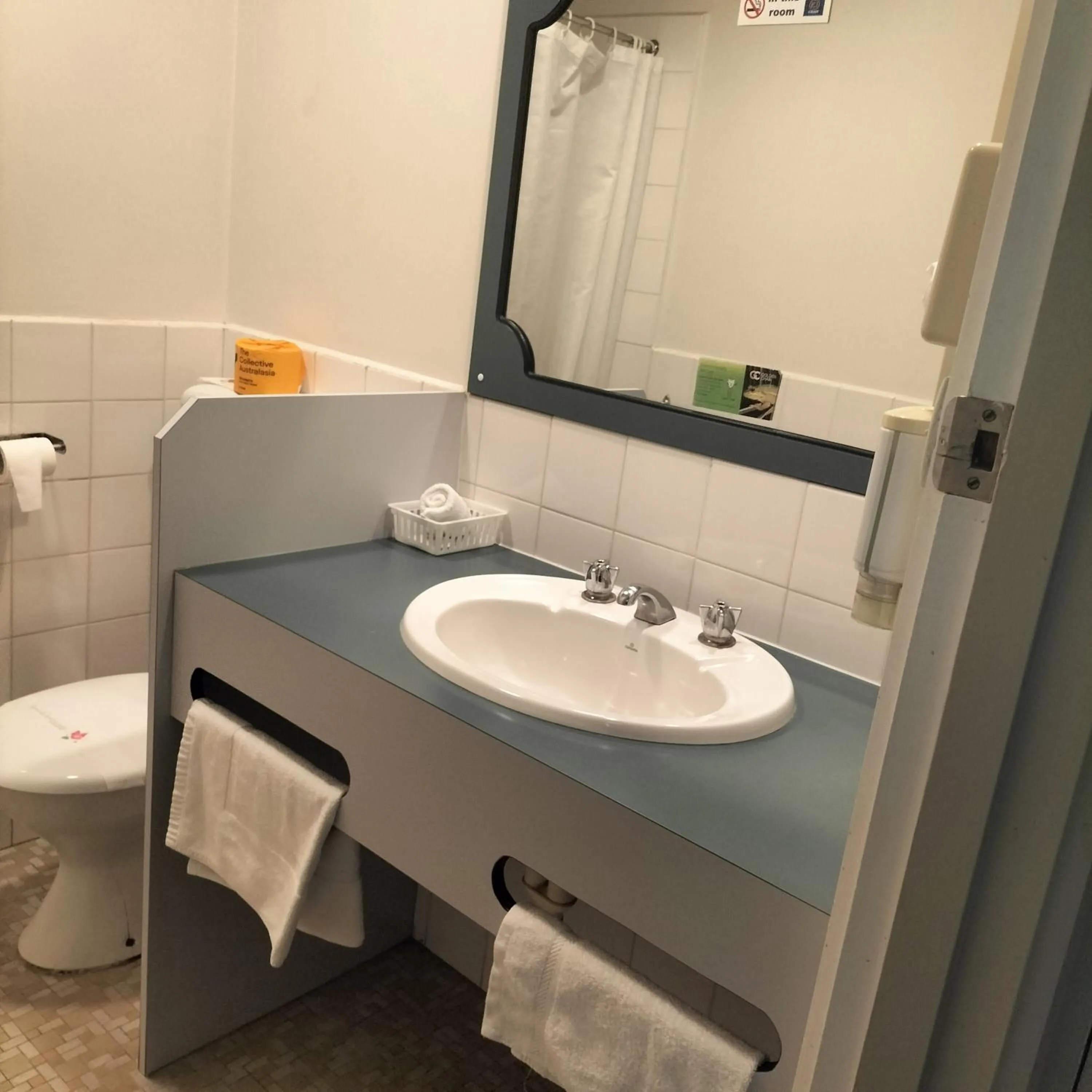 Toilet in Wangaratta Motor Inn