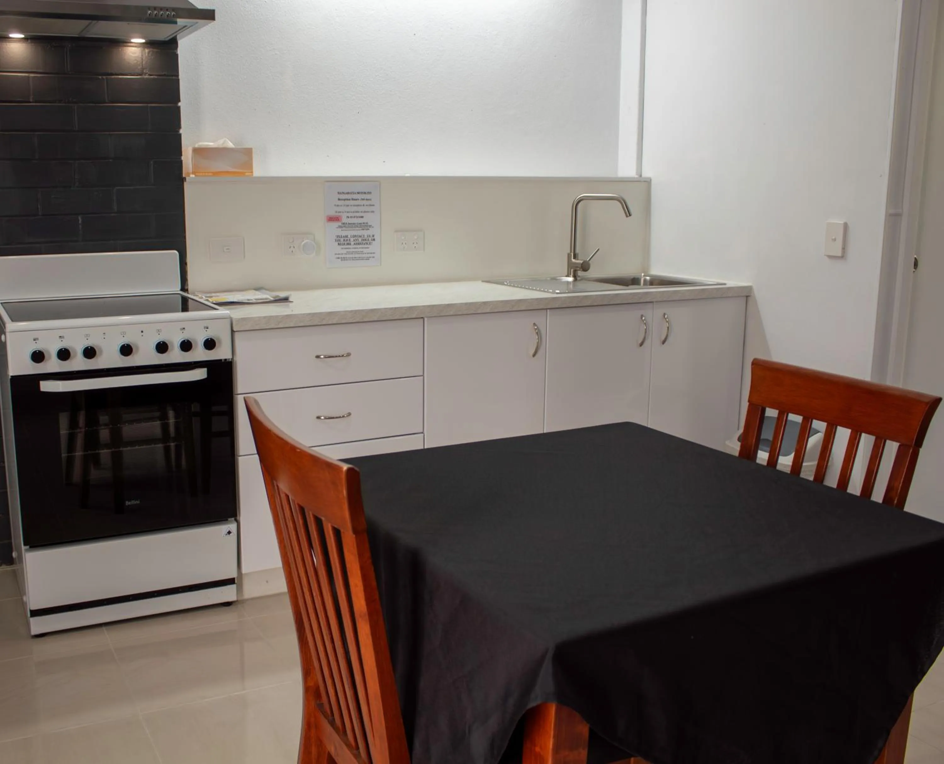 kitchen in Wangaratta Motor Inn