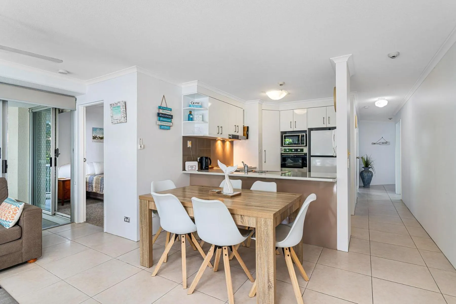 Kitchen or kitchenette in Rainbow Bay Resort Holiday Apartments